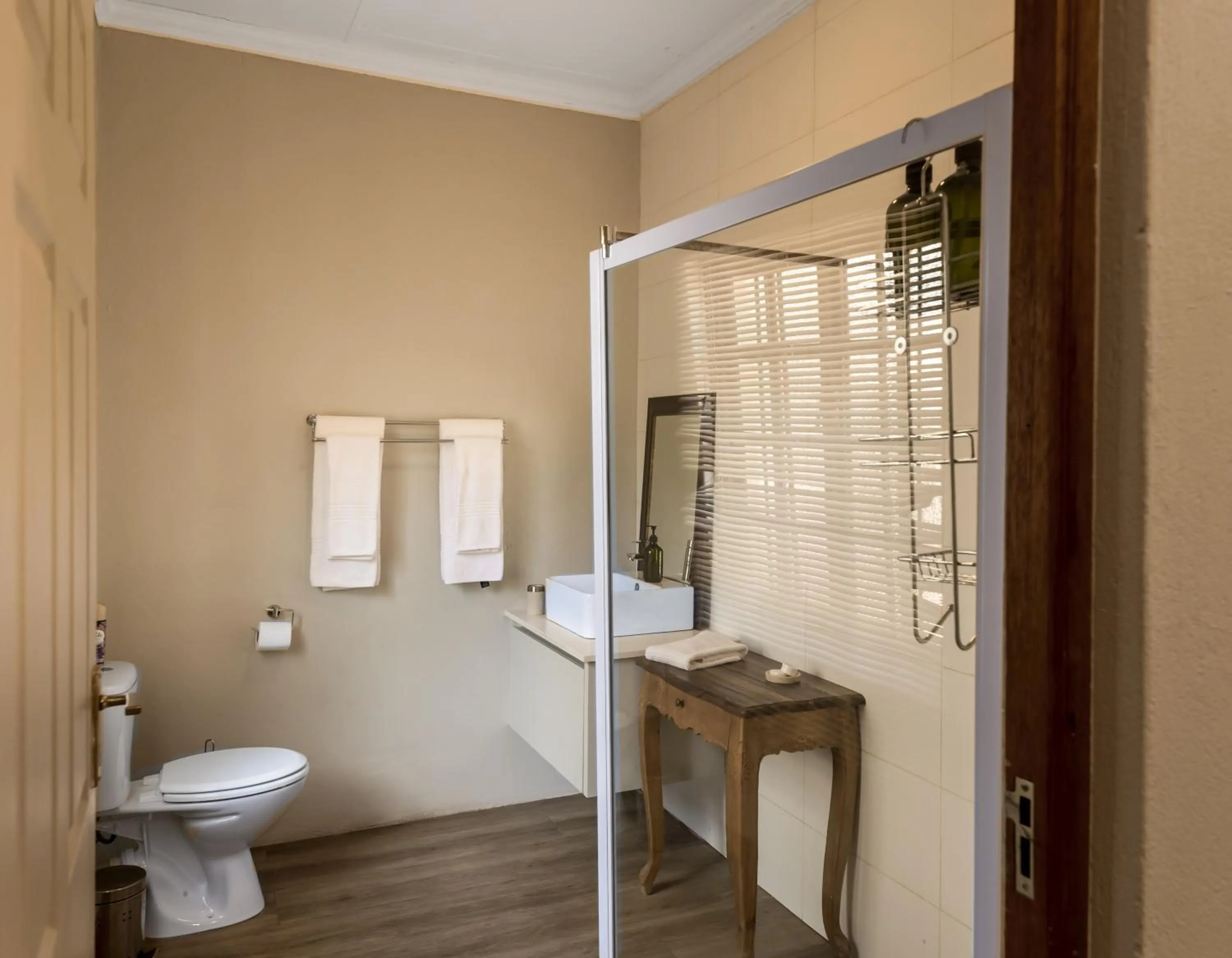 Shower in The Rose Cottage B&B