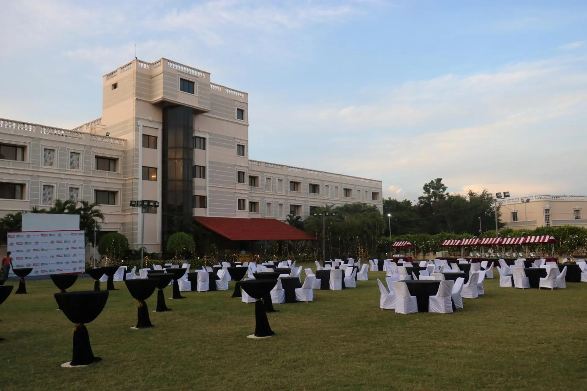 Evening entertainment in Jenneys Residency