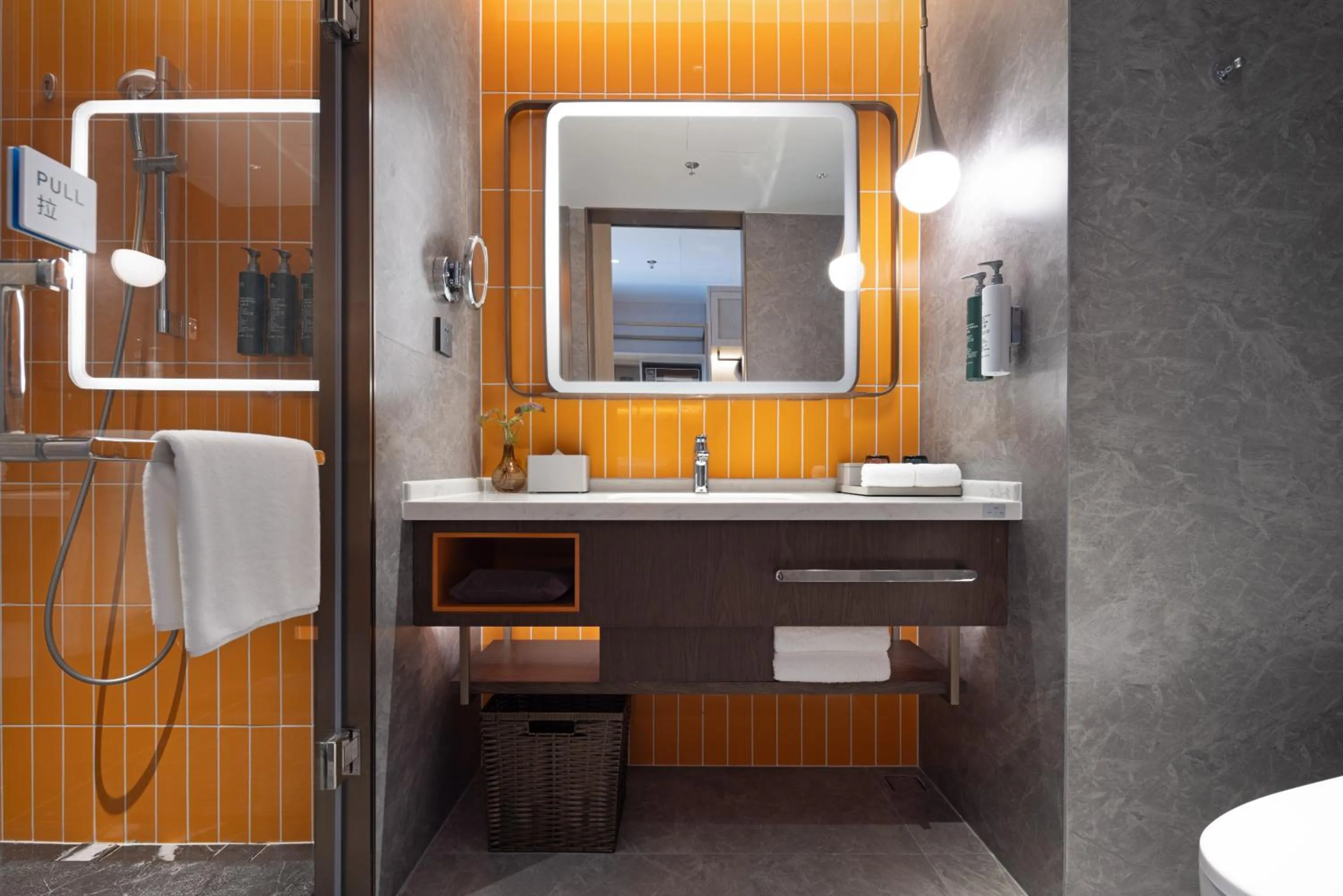 Shower in Home2 Suites by Hilton Guiyang Guanshanhu