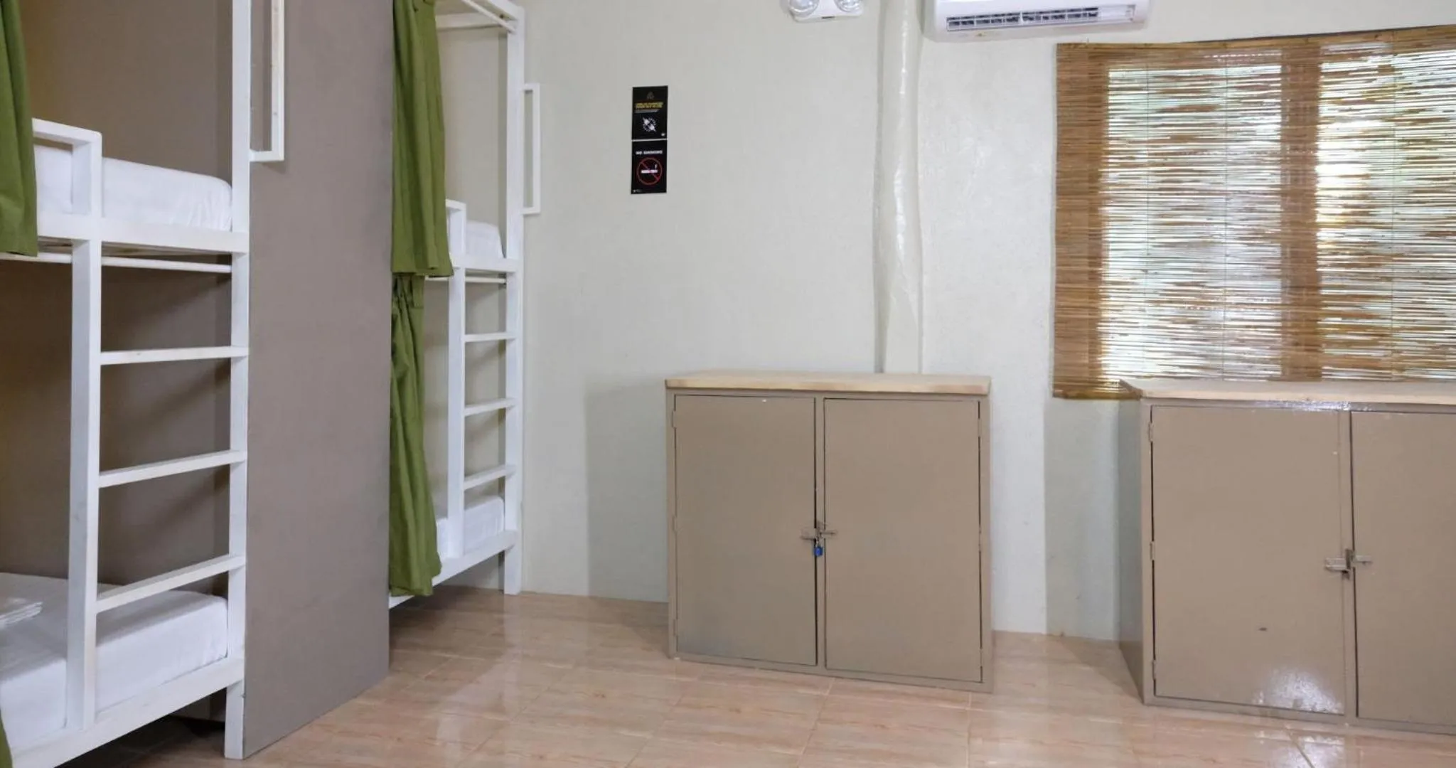 Photo of the whole room in Mad Monkey Siquijor