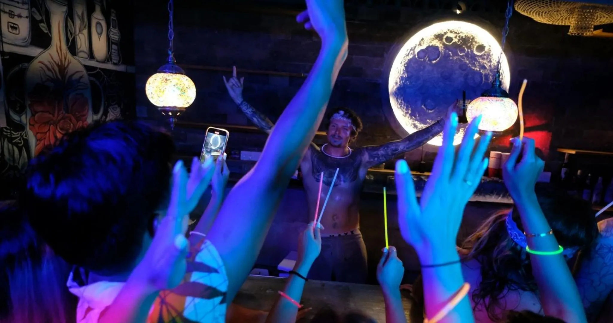 Lounge or bar in Mad Monkey Siquijor