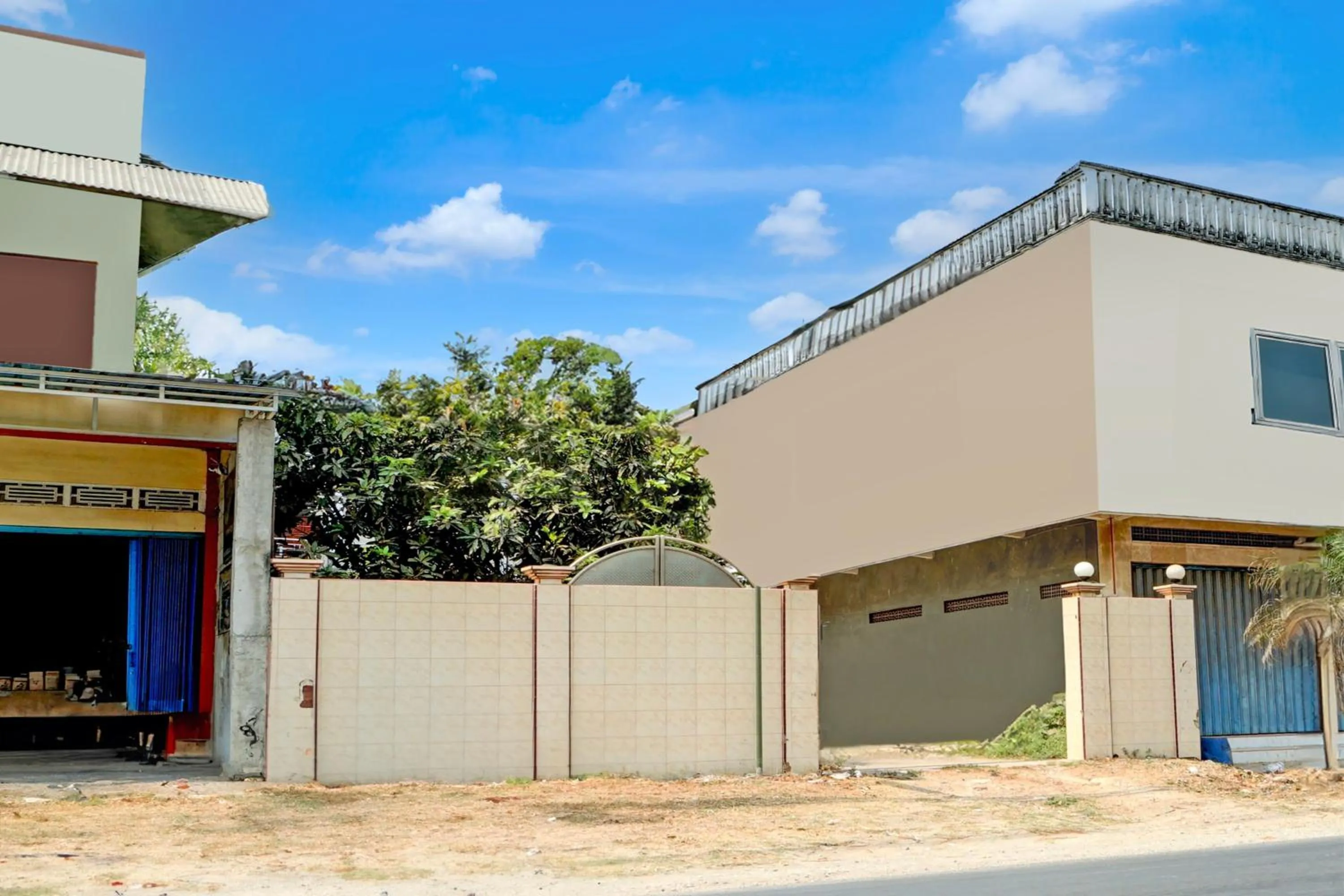 Facade/entrance in OYO Life 93083 Nova Jaya 3 Homestay Syariah