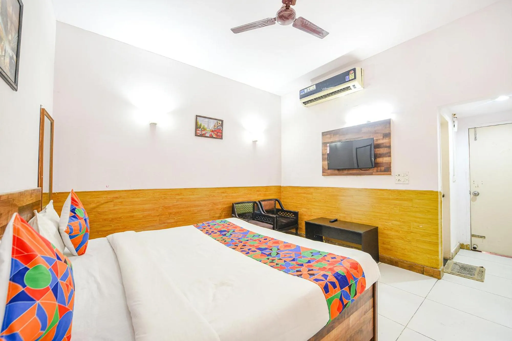 Bed in FabHotel Luxury Retreat