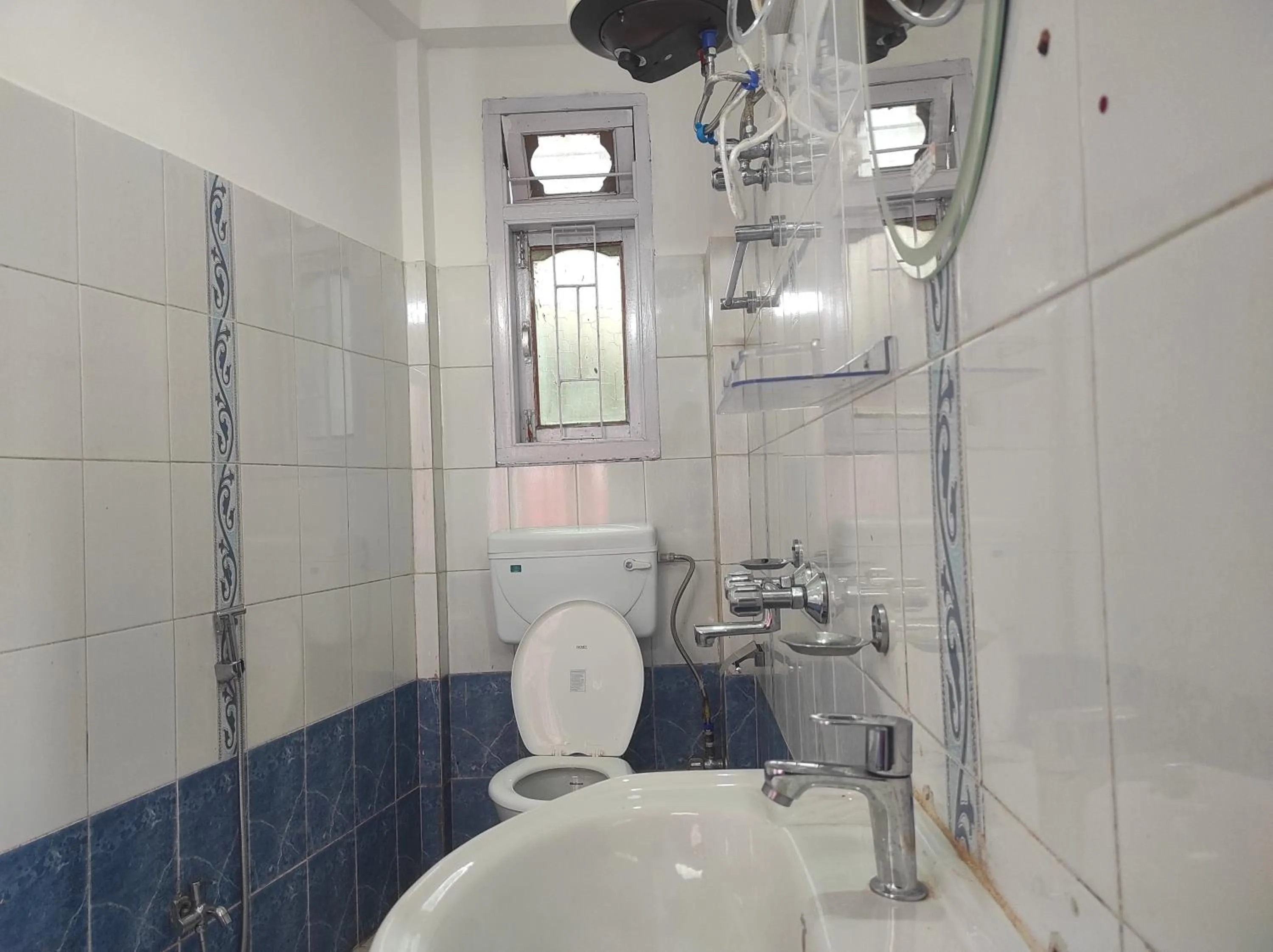 Shower in Hotel Tawang Regency