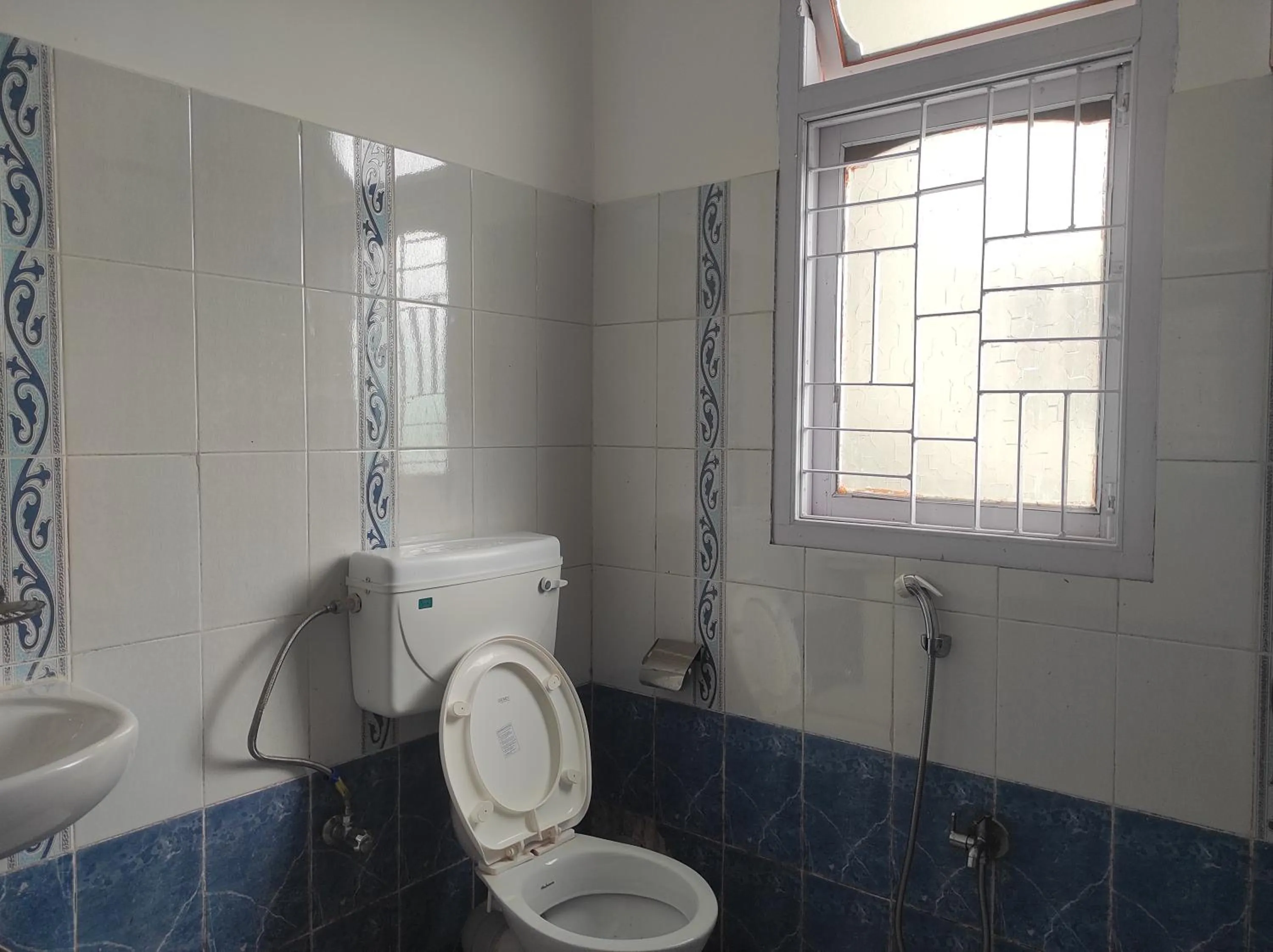 Shower in Hotel Tawang Regency