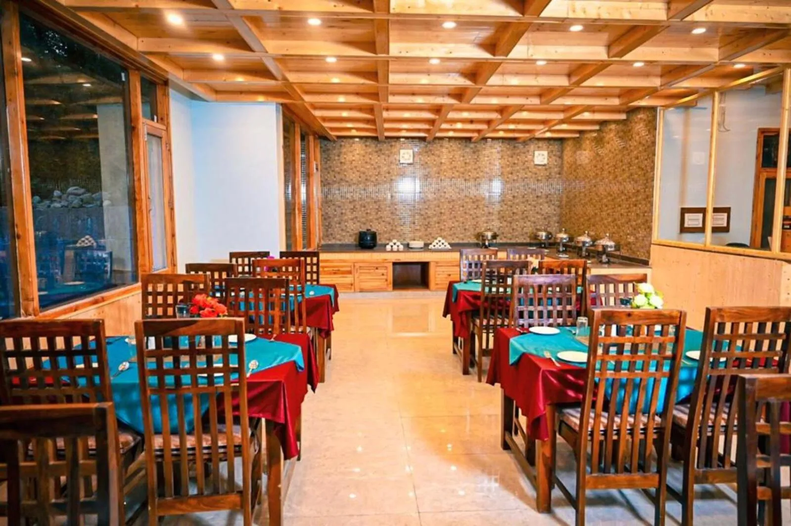 Restaurant/places to eat in OLD MANALI RETREAT