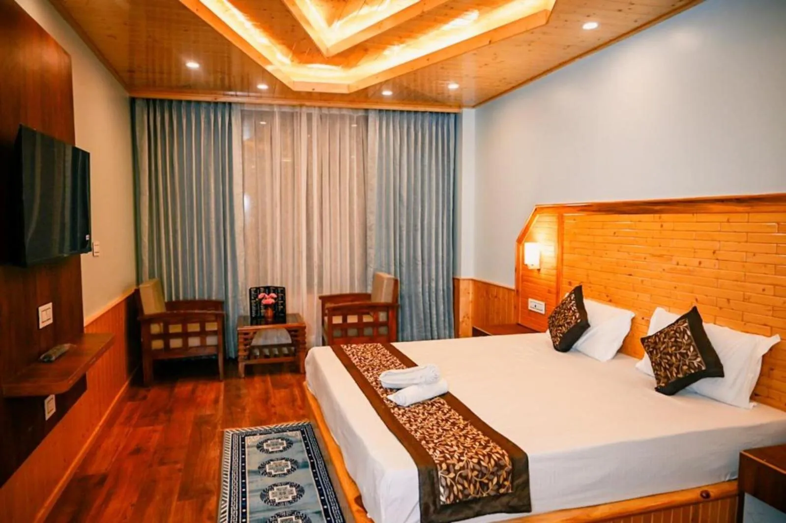 Bedroom in OLD MANALI RETREAT