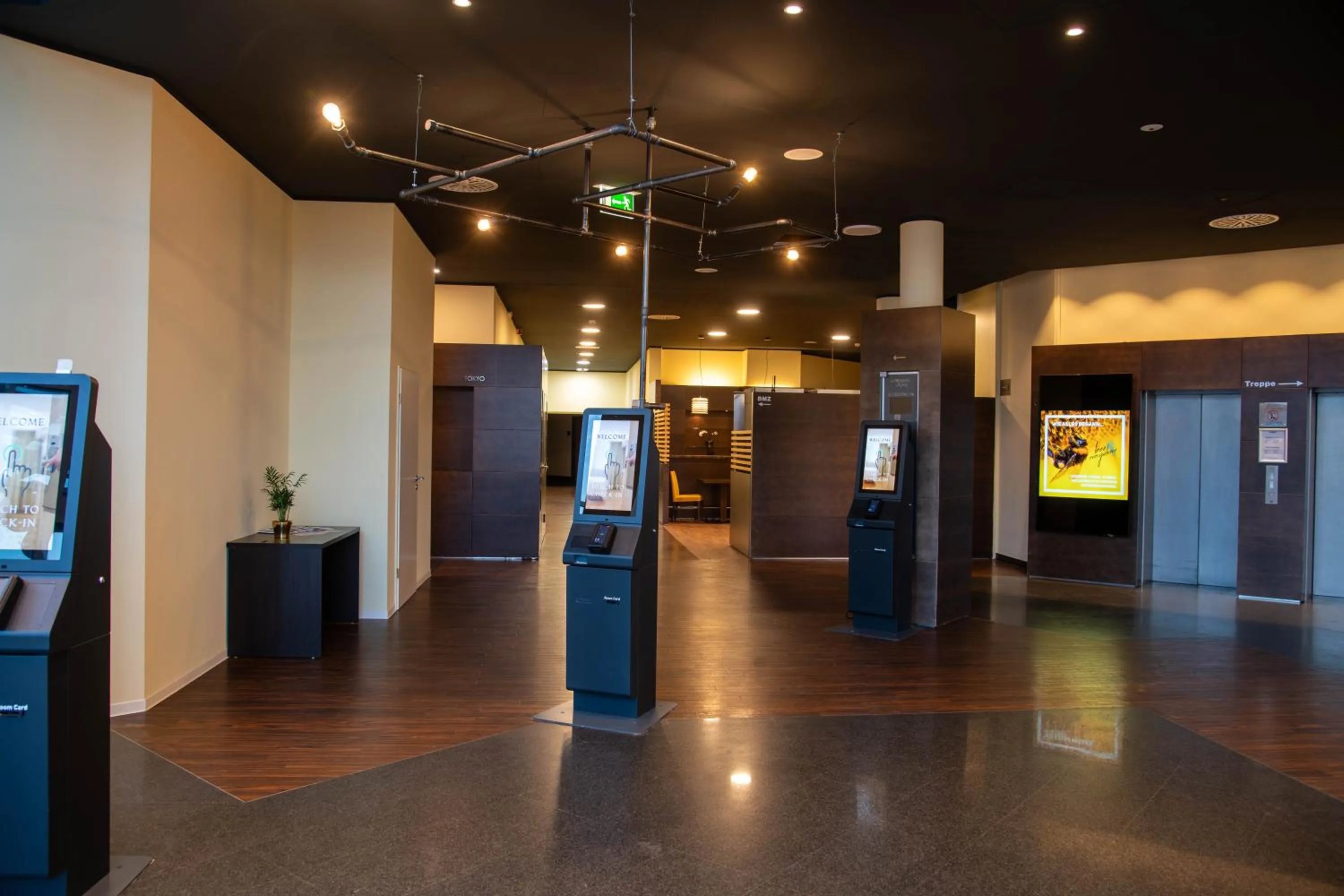 Lobby or reception in Best Western Conference Airporthotel Frankfurt Mörfelden