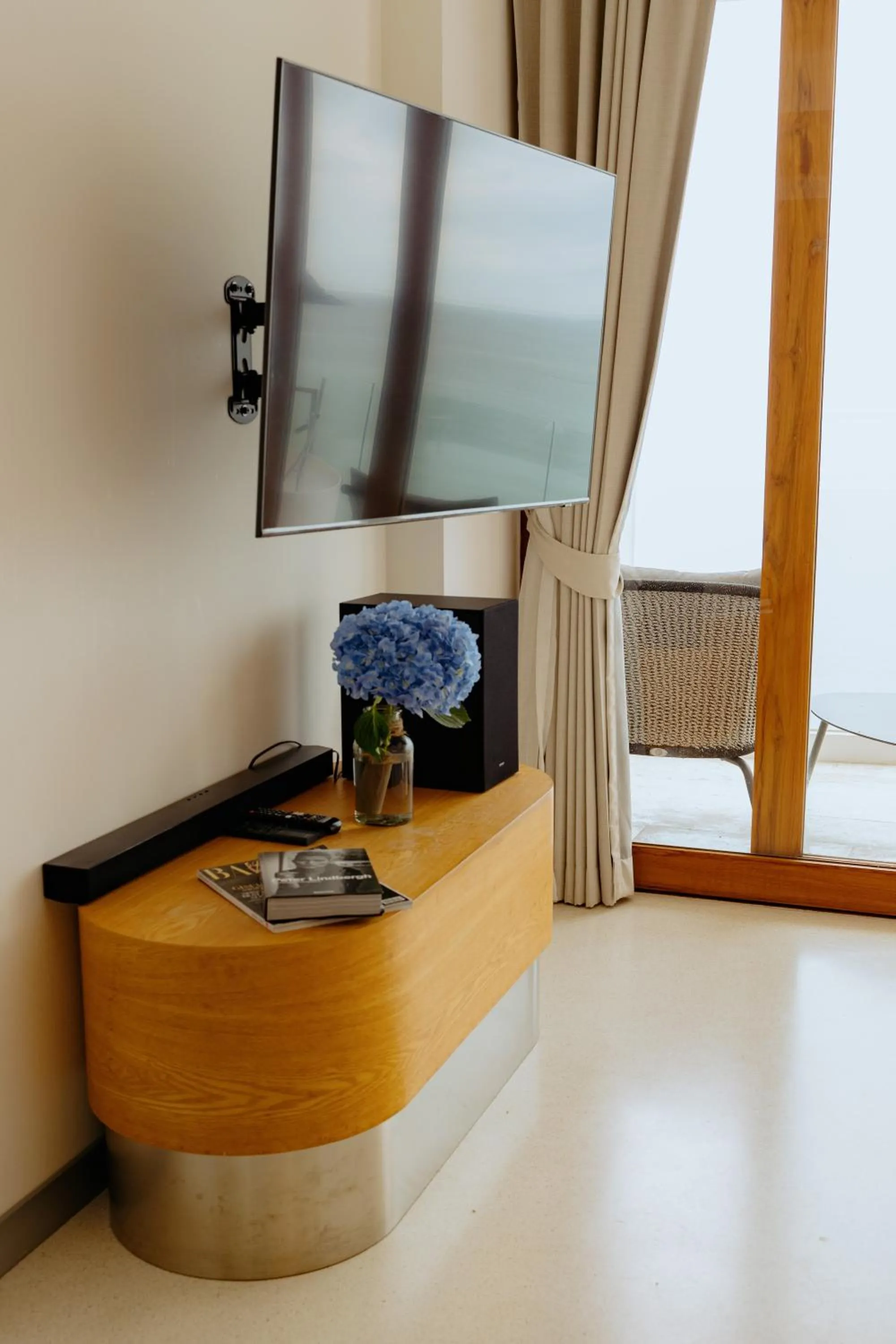 TV and multimedia in Elite Atoll Beachfront Hotel