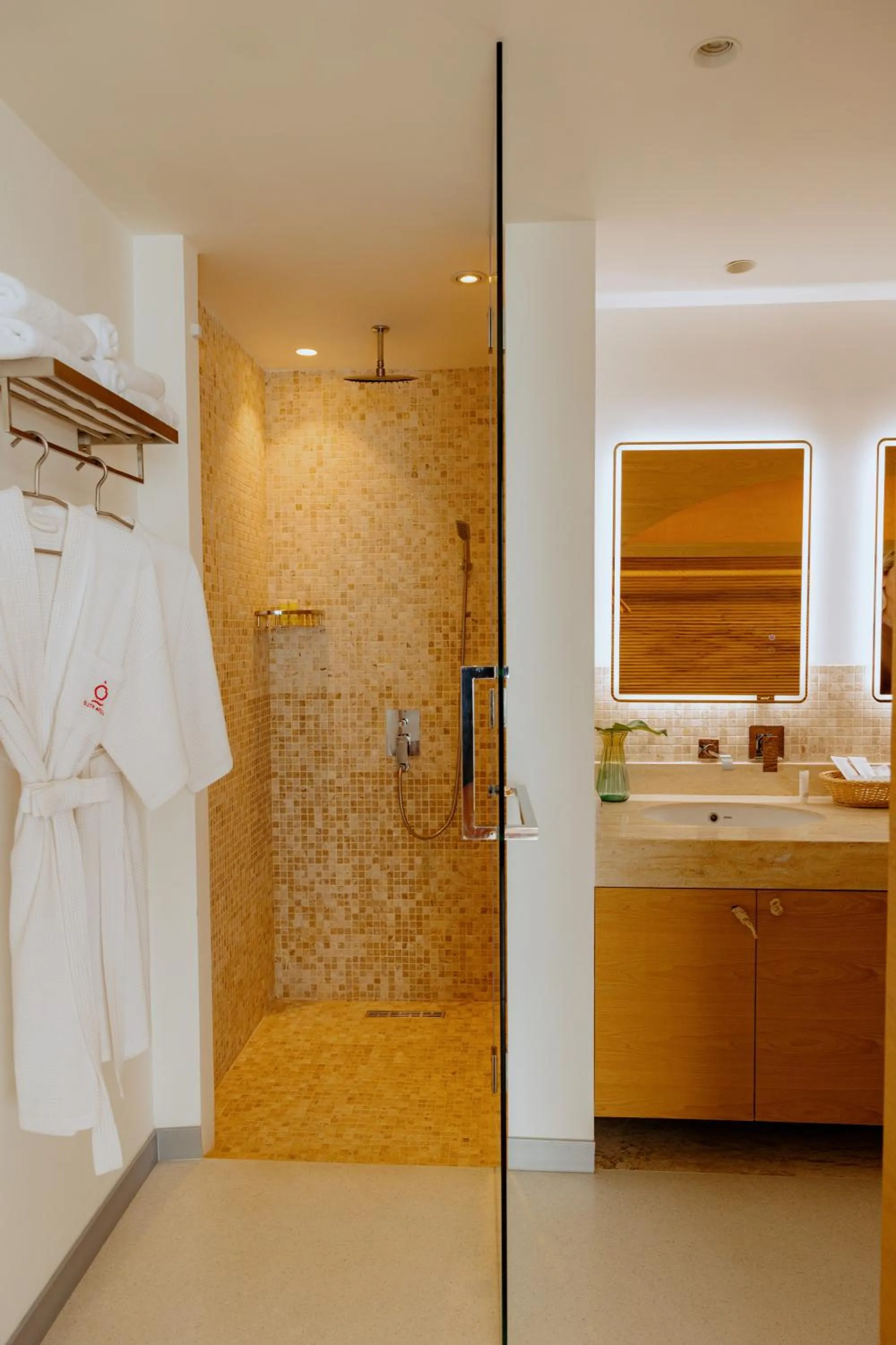 Shower in Elite Atoll Beachfront Hotel