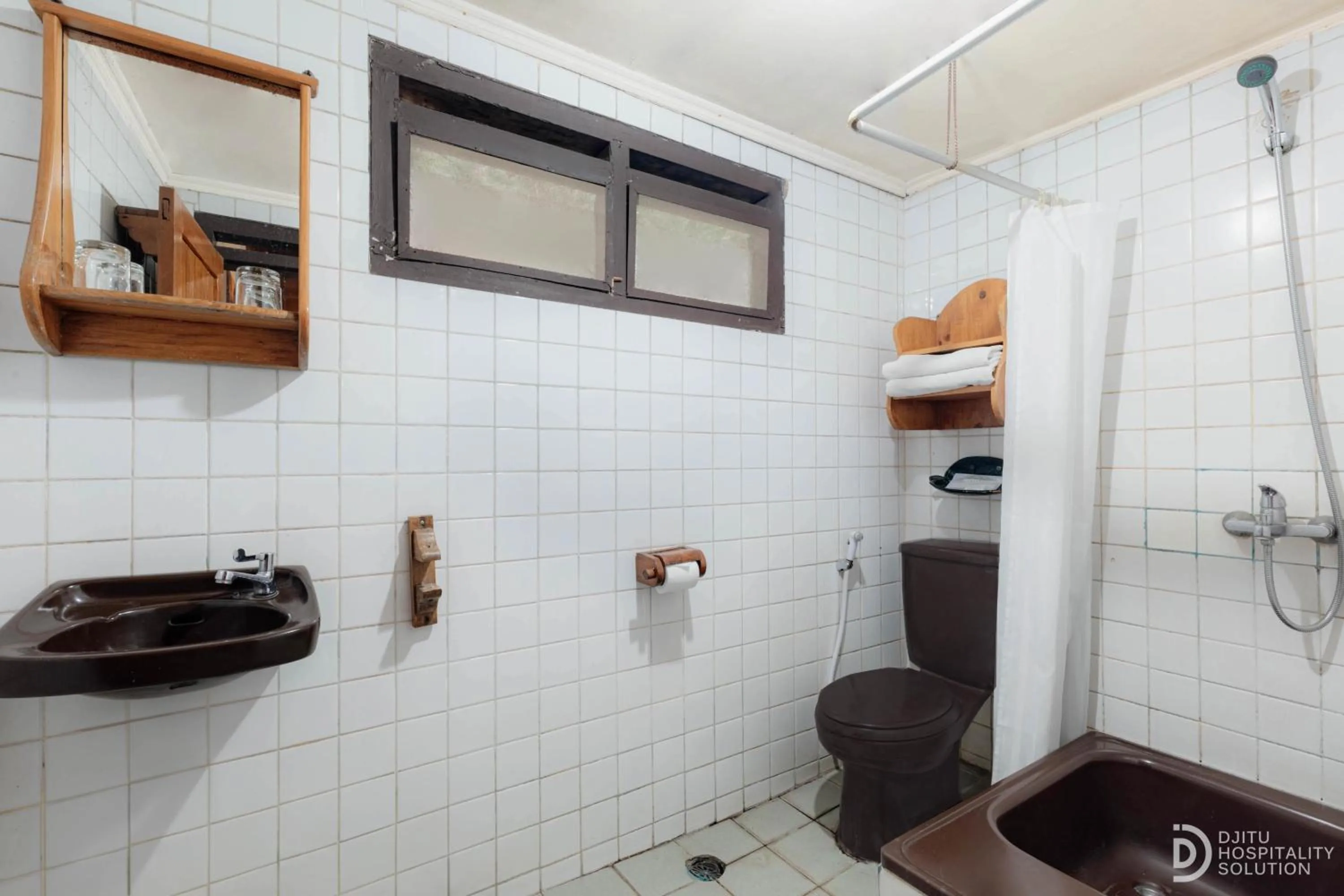 Shower in Hotel Grand Panorama Lembang