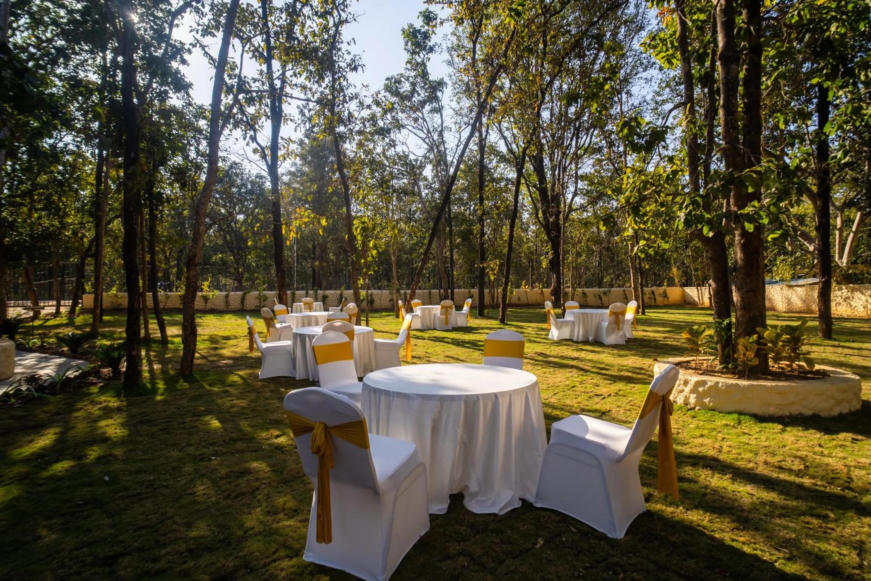 Restaurant/places to eat in Citrus Prime Kanha Resort and Villas