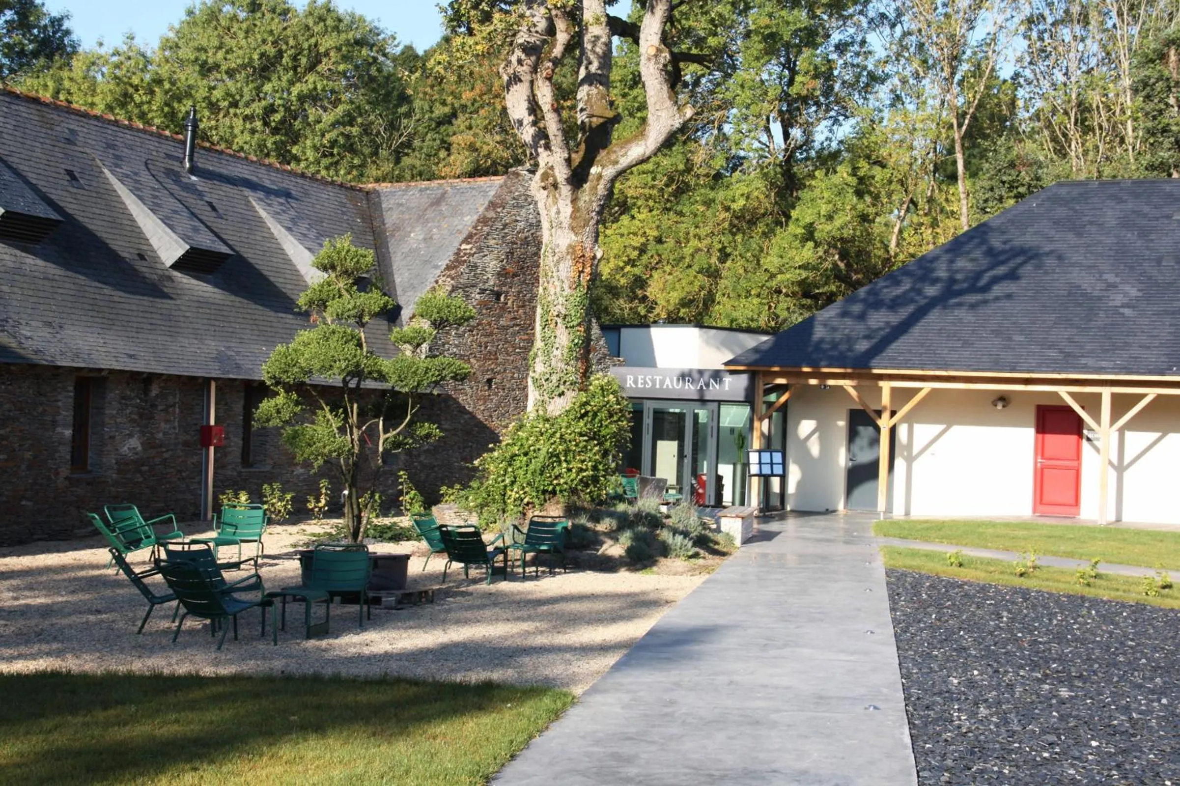 Facade/entrance in Loire & Sens