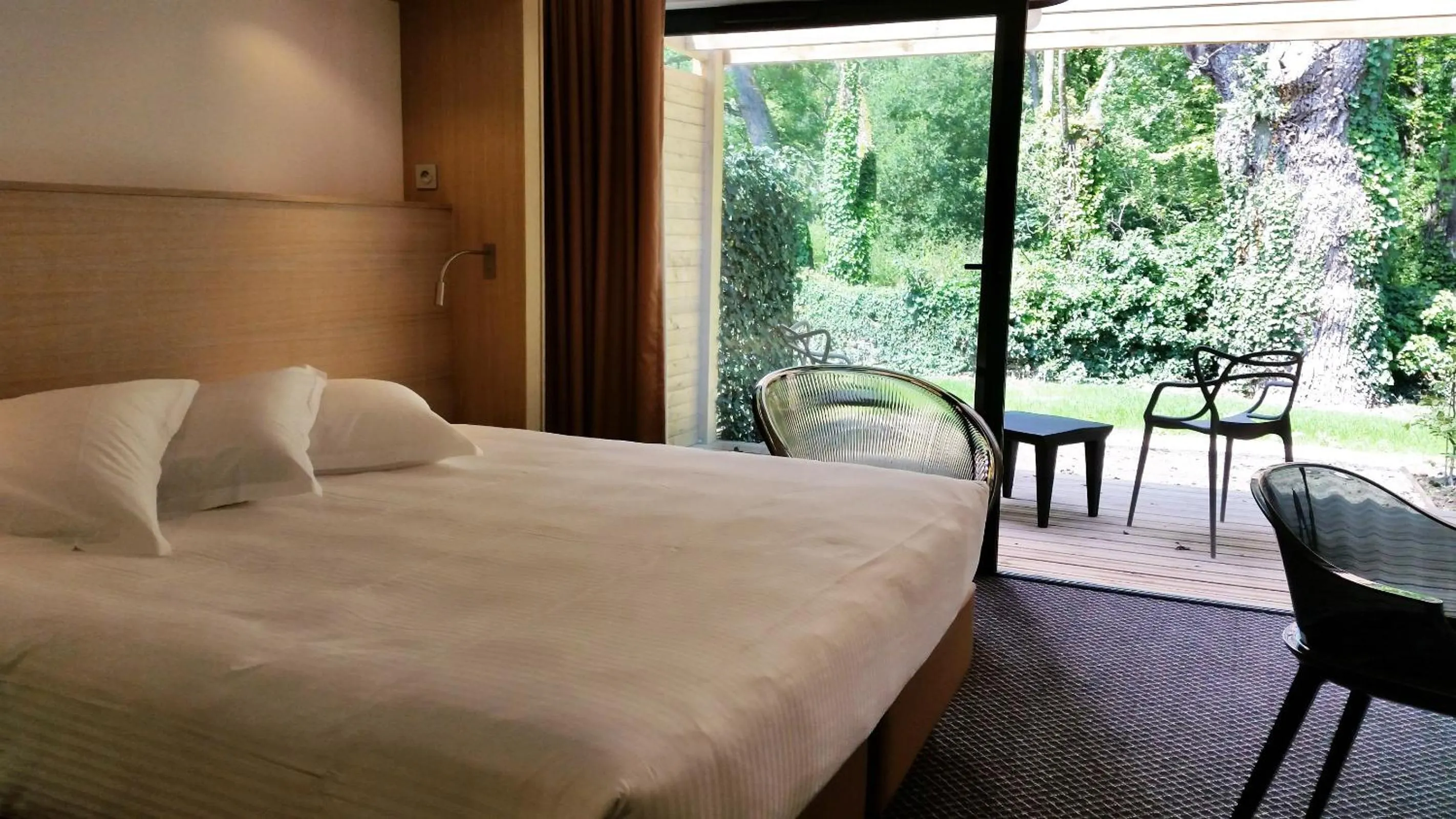 Bed in Loire & Sens