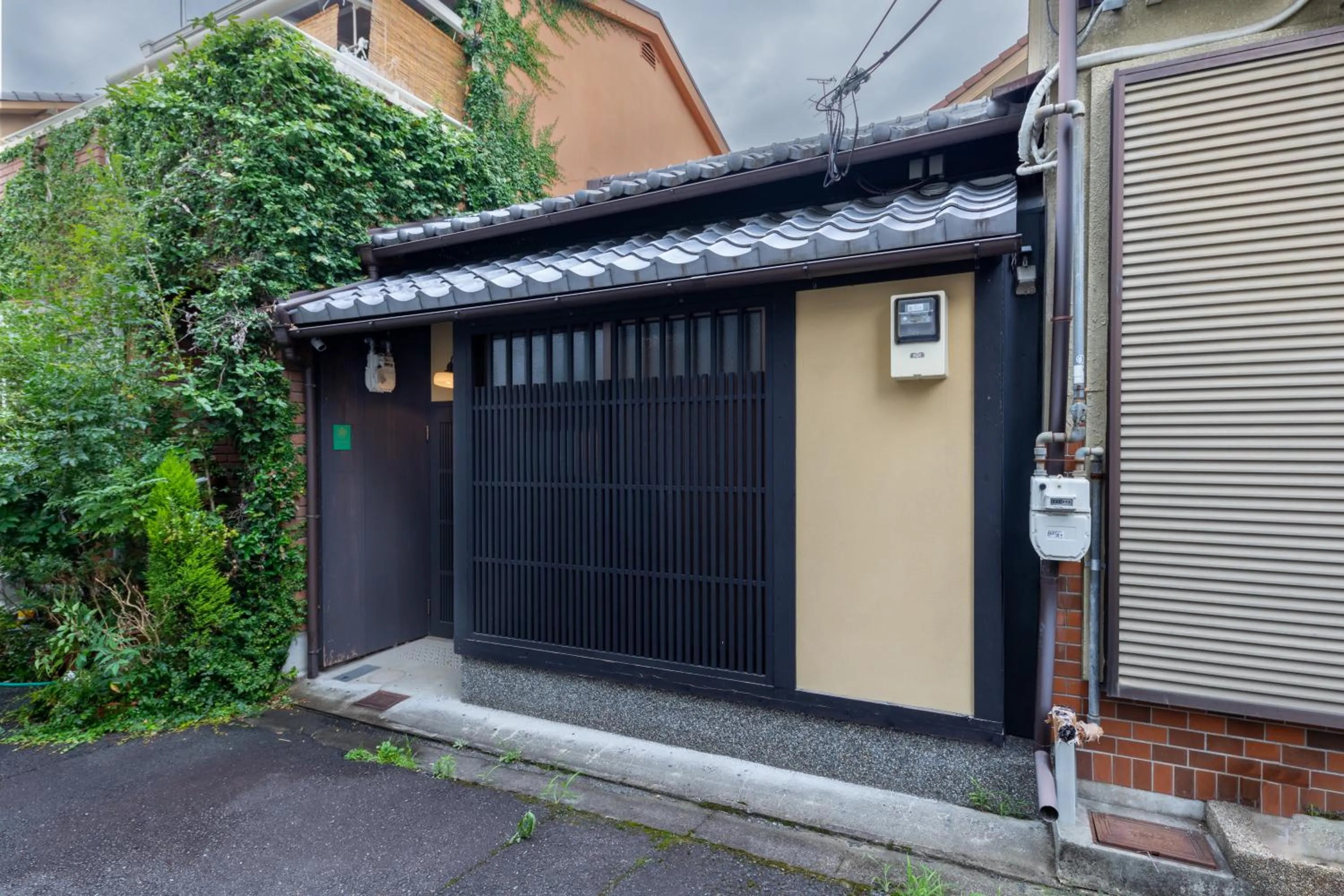 Property building in Kanade Sanjusangendo