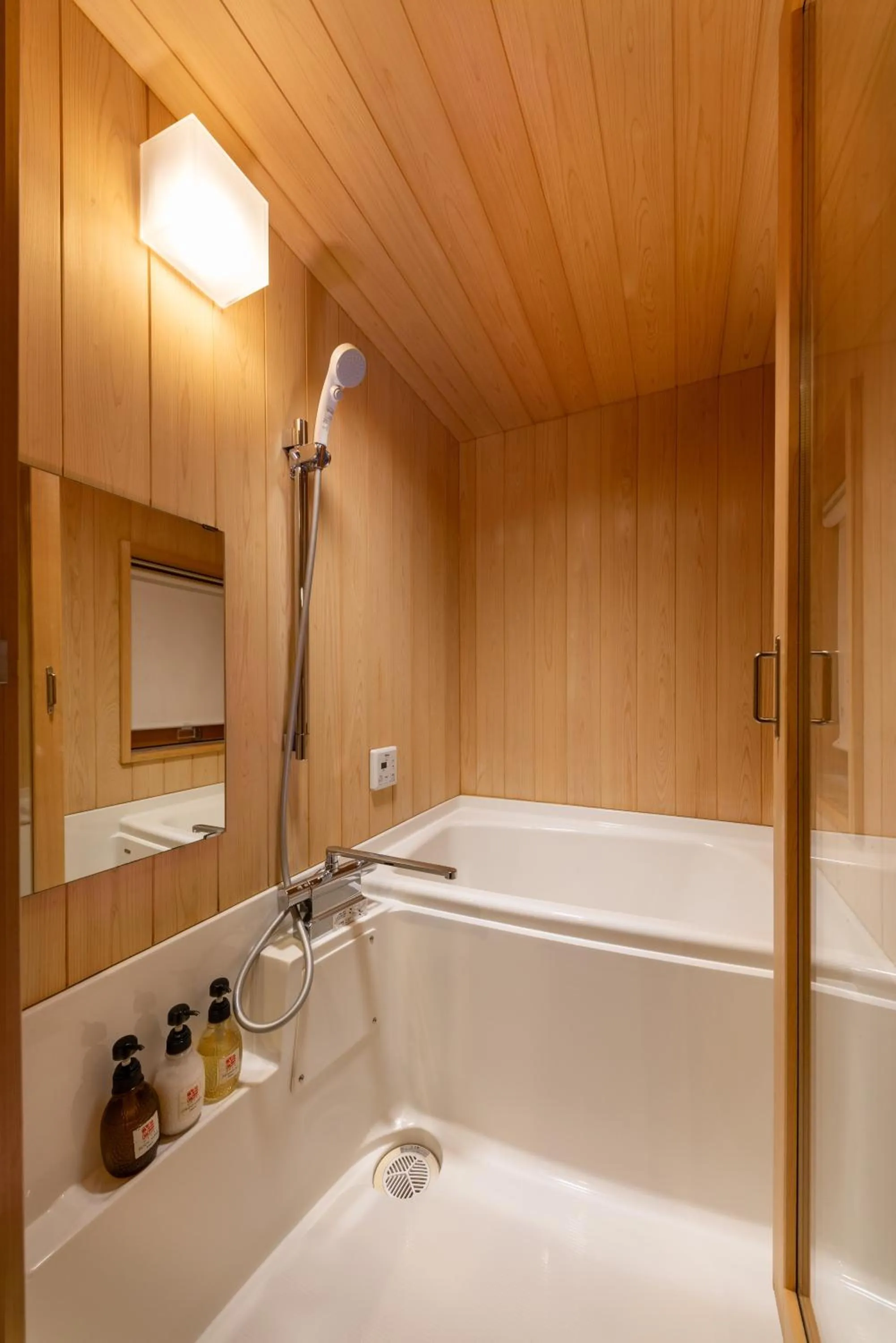 Shower in Kanade Sanjusangendo