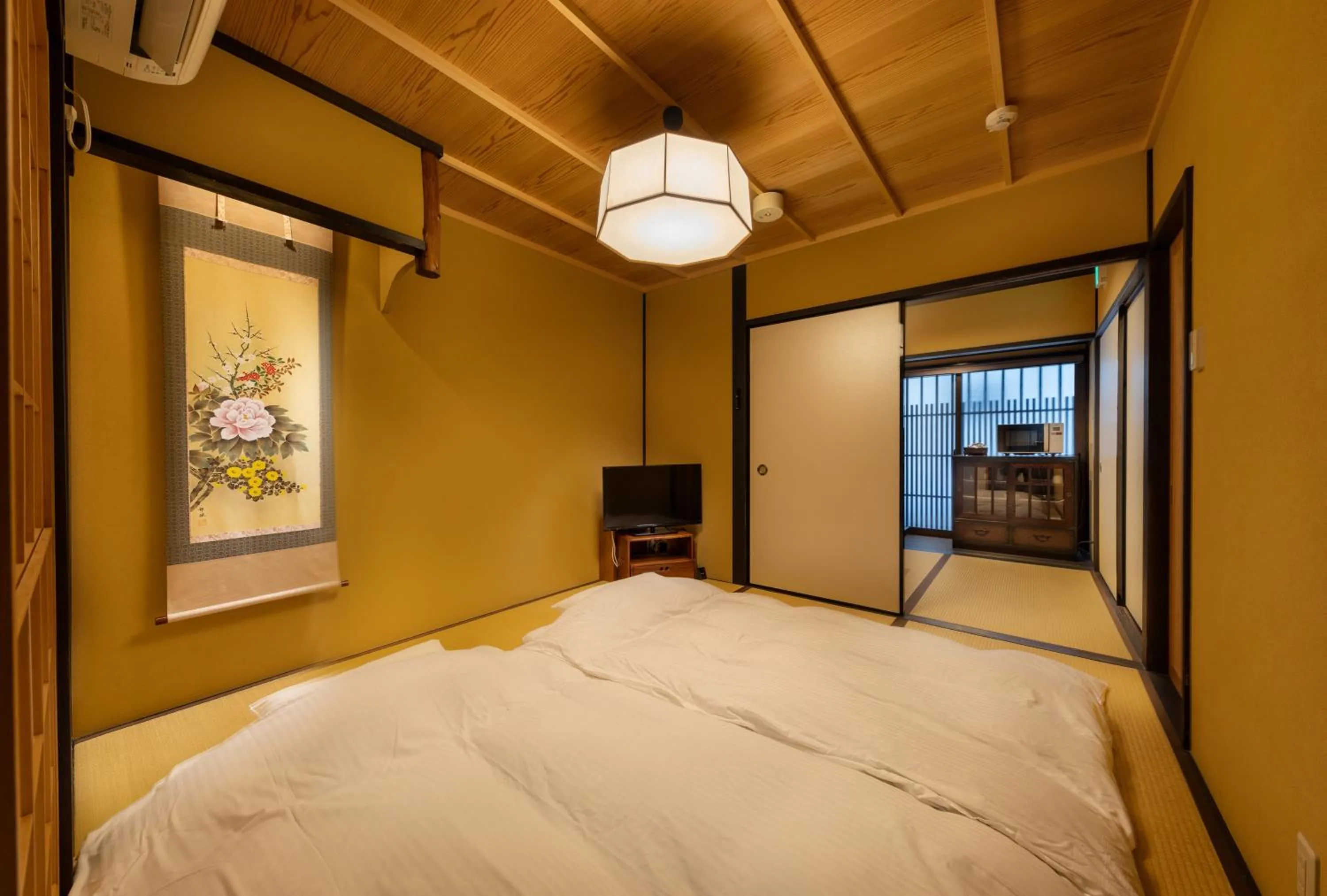 Photo of the whole room, Bed in Kanade Sanjusangendo