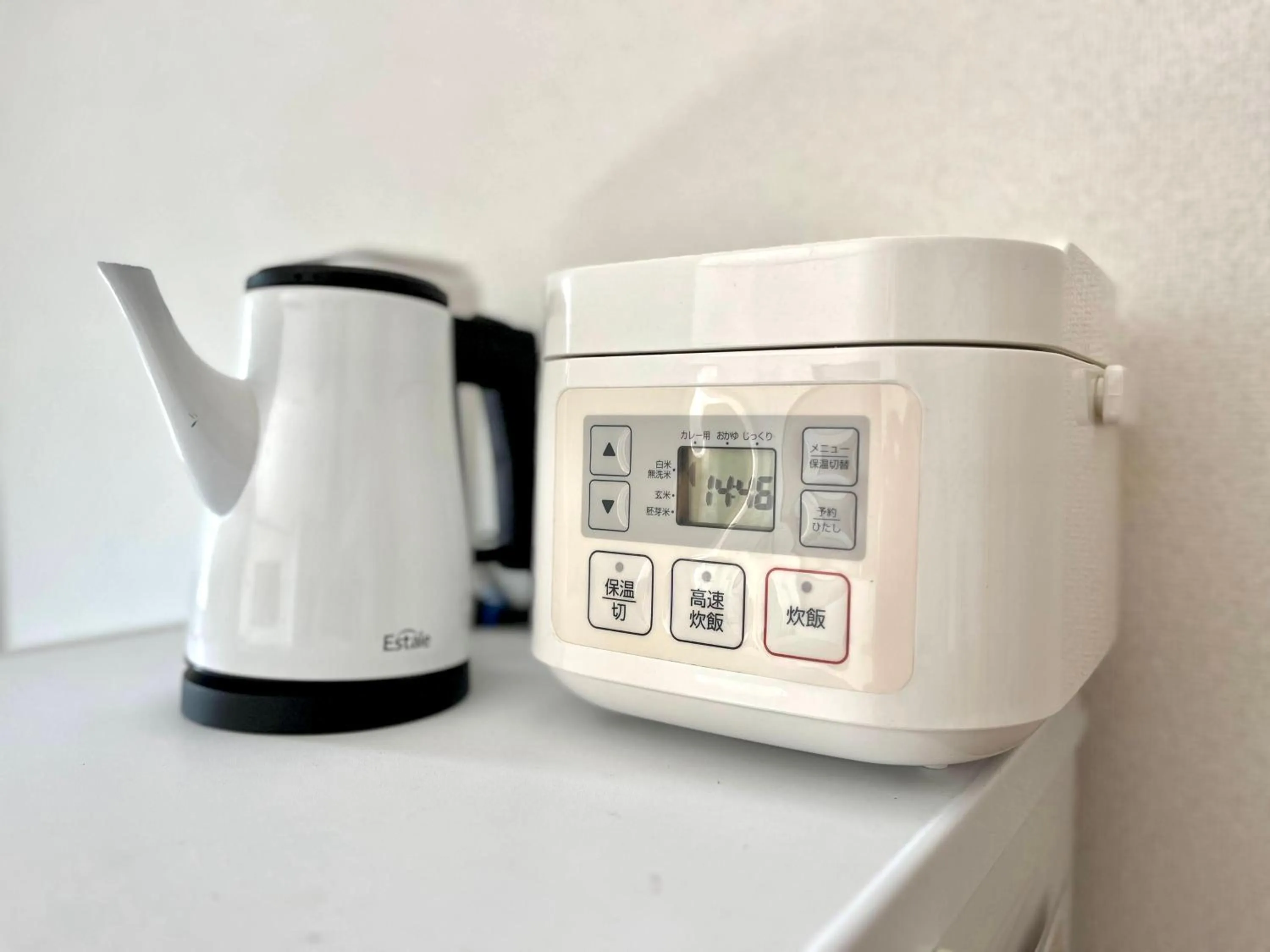 Coffee/tea facilities in ᛃ 眠りの癒 ᛃ Cozy Apt In The Heart of Beppu 201