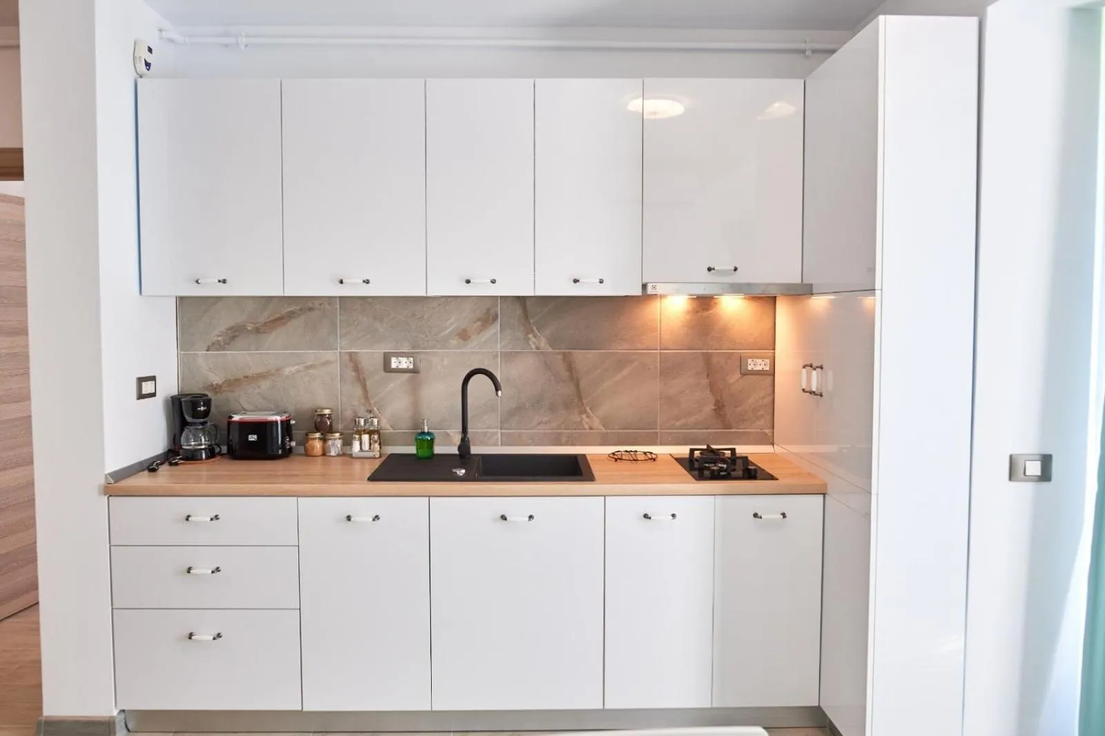 Kitchen or kitchenette in Luxuri by Alz