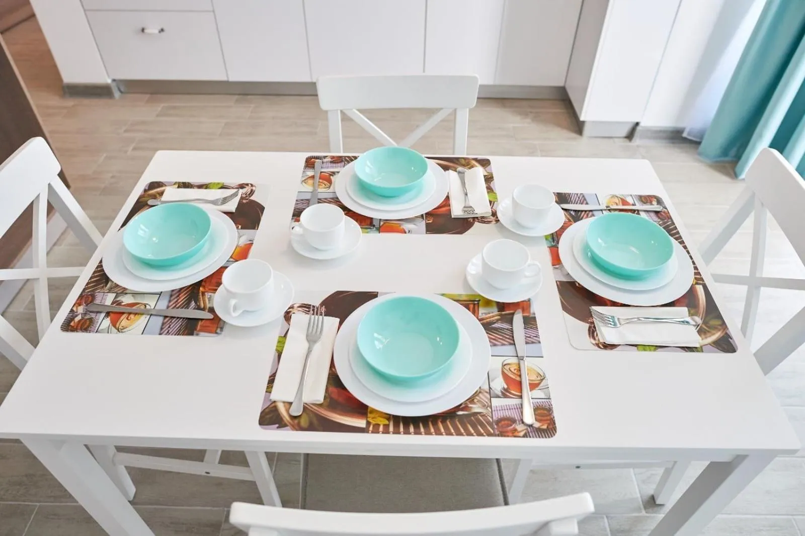 Dining area in Luxuri by Alz