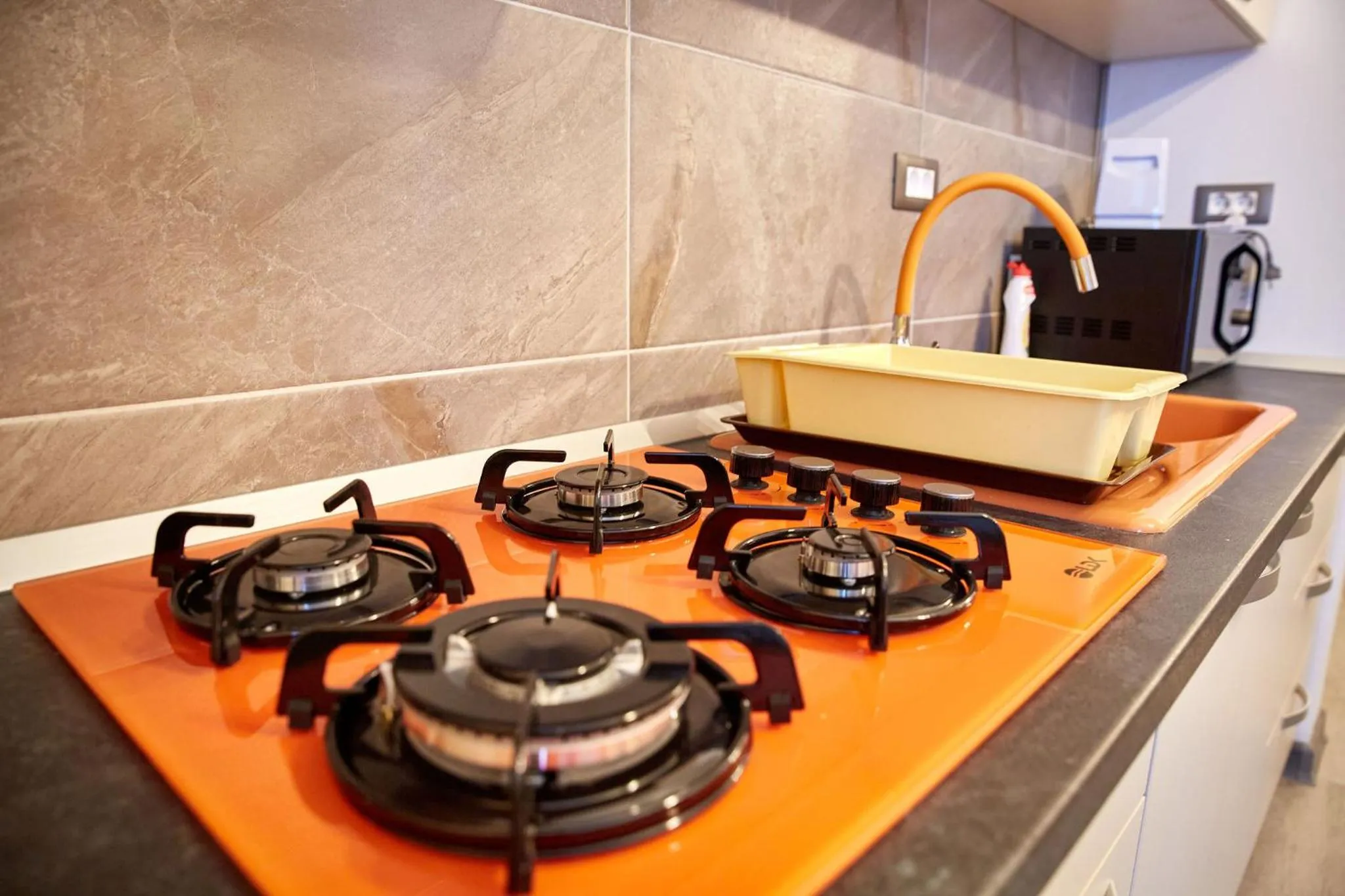 Kitchen or kitchenette in Luxuri by Alz