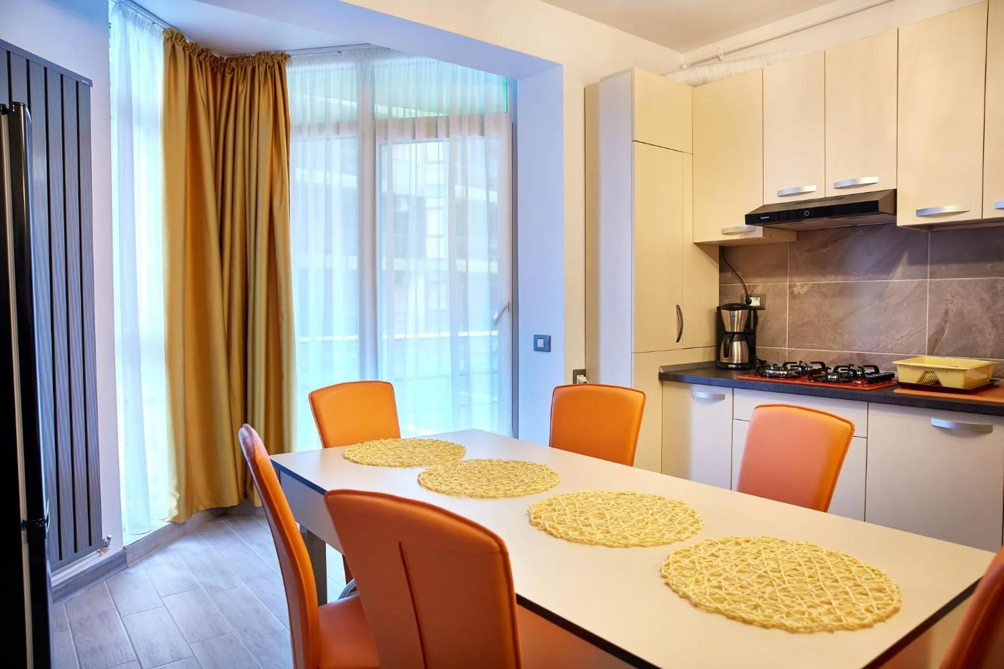 Kitchen or kitchenette in Luxuri by Alz