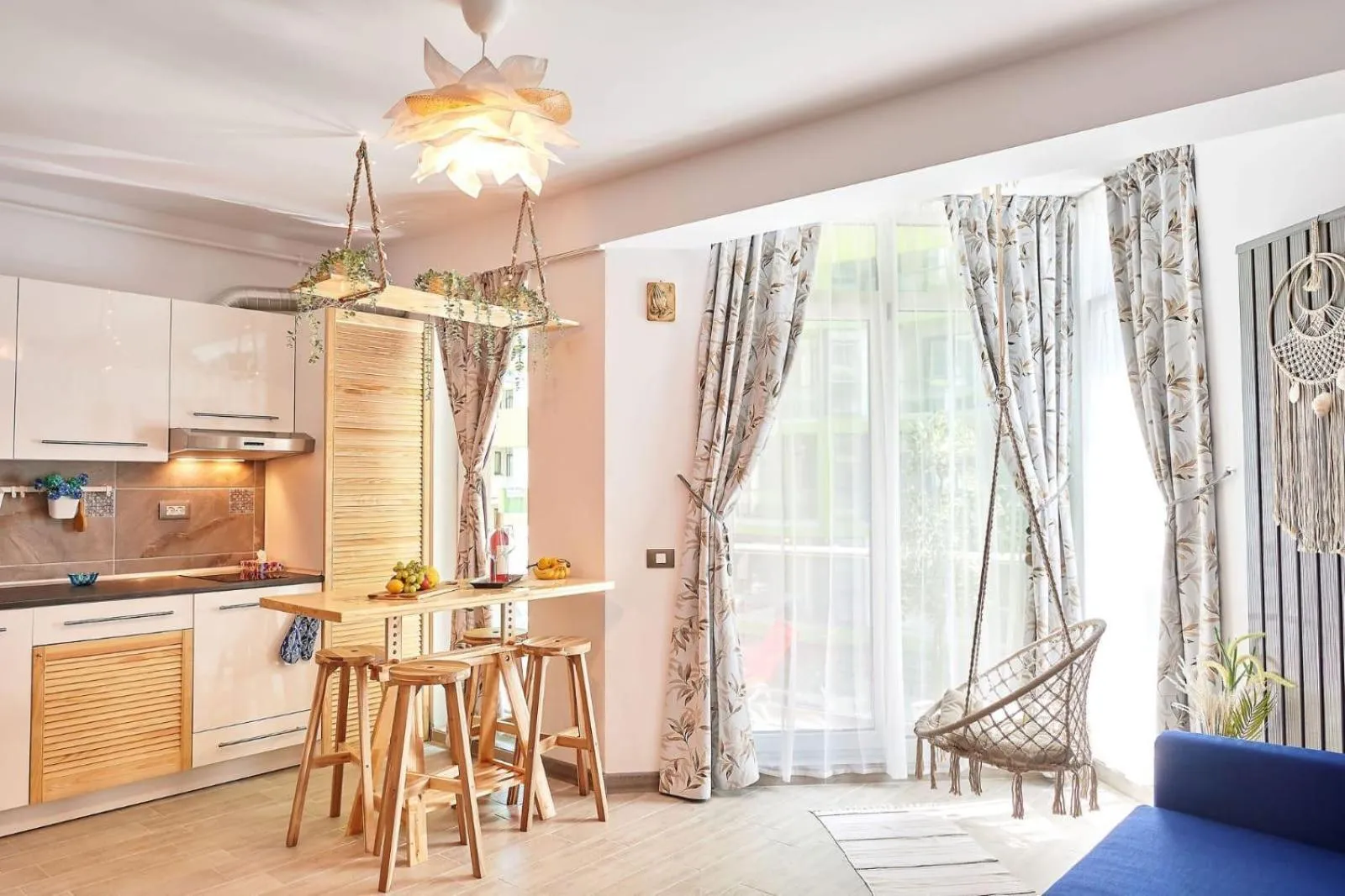 Kitchen or kitchenette in Luxuri by Alz