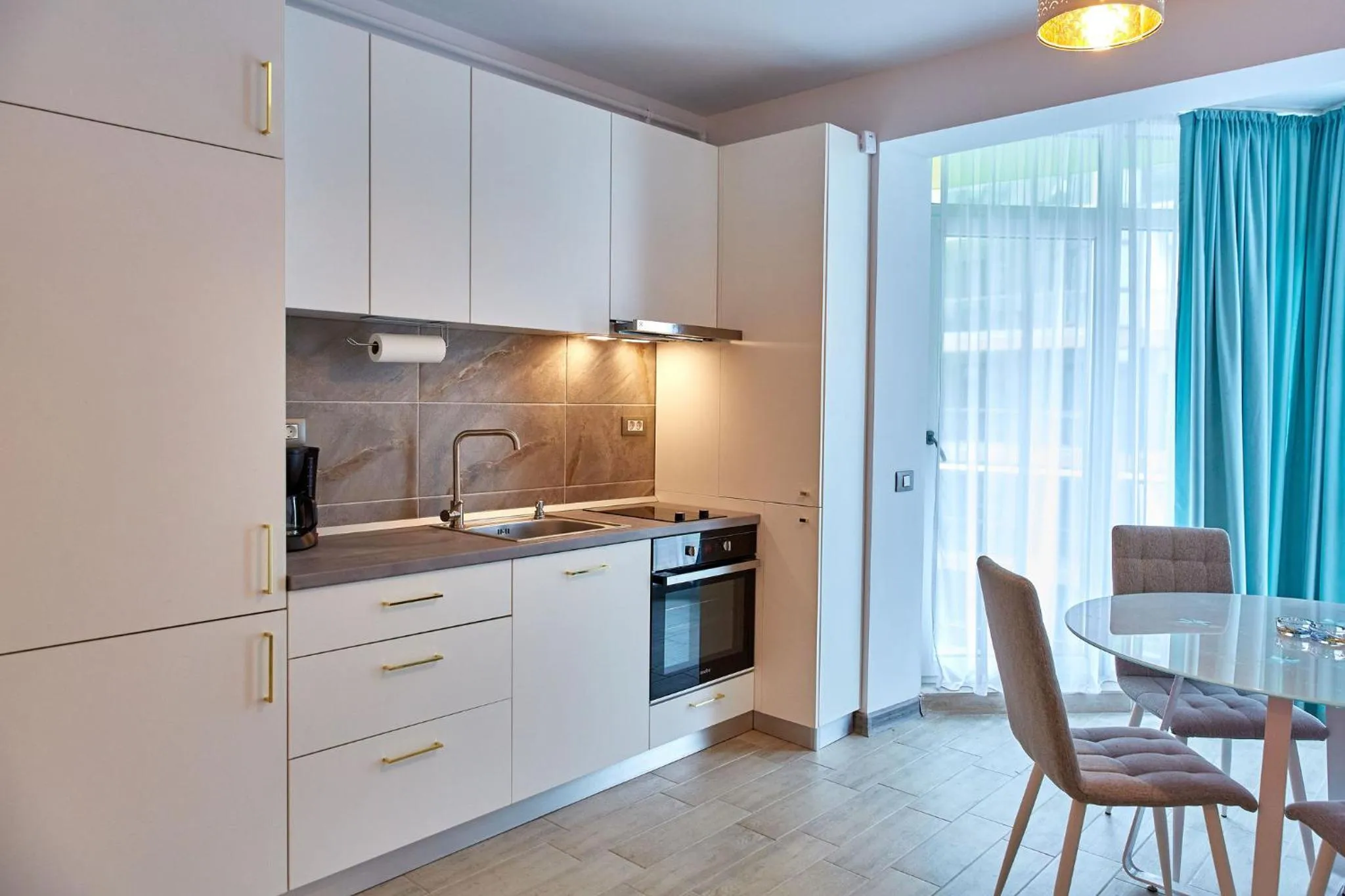 Kitchen or kitchenette in Luxuri by Alz