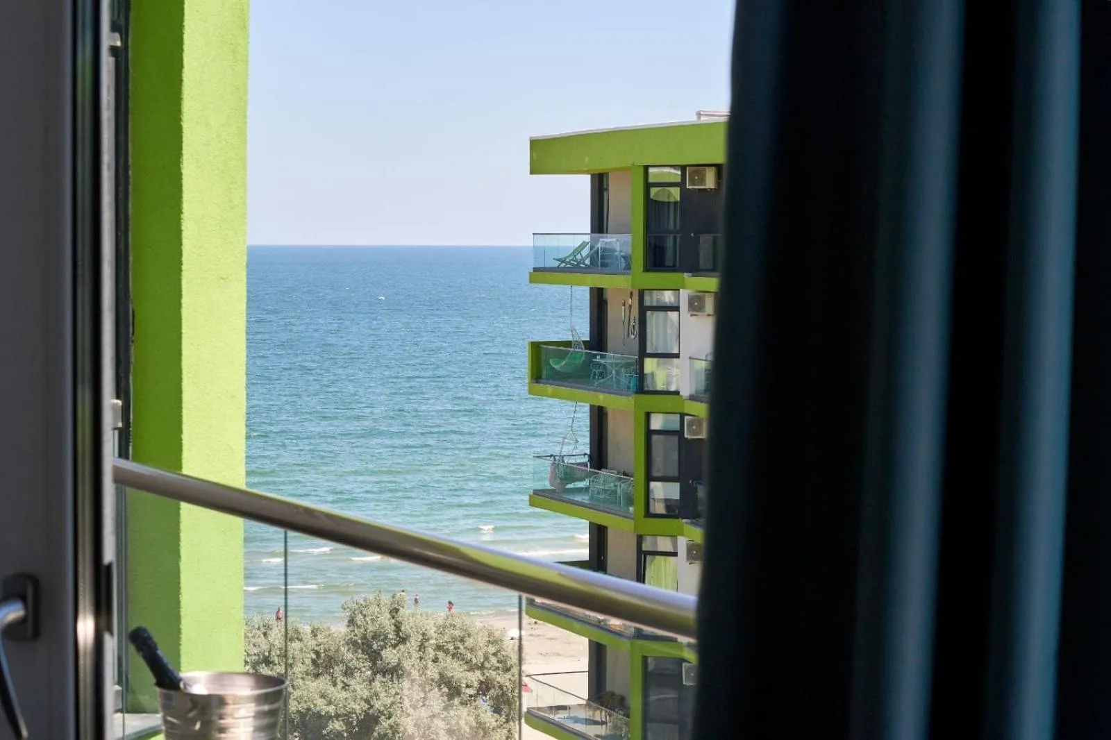 Day in Luxuri by Alz