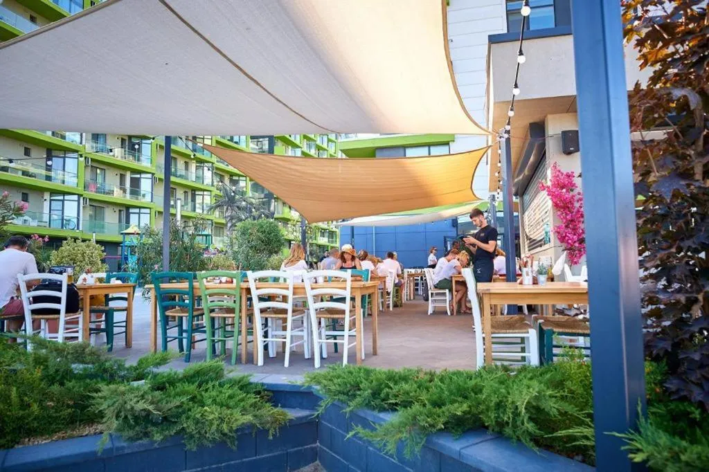 Restaurant/places to eat in Luxuri by Alz