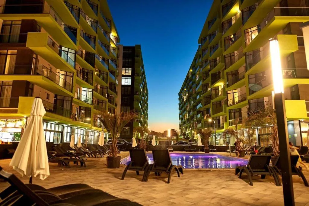 Pool view in Luxuri by Alz