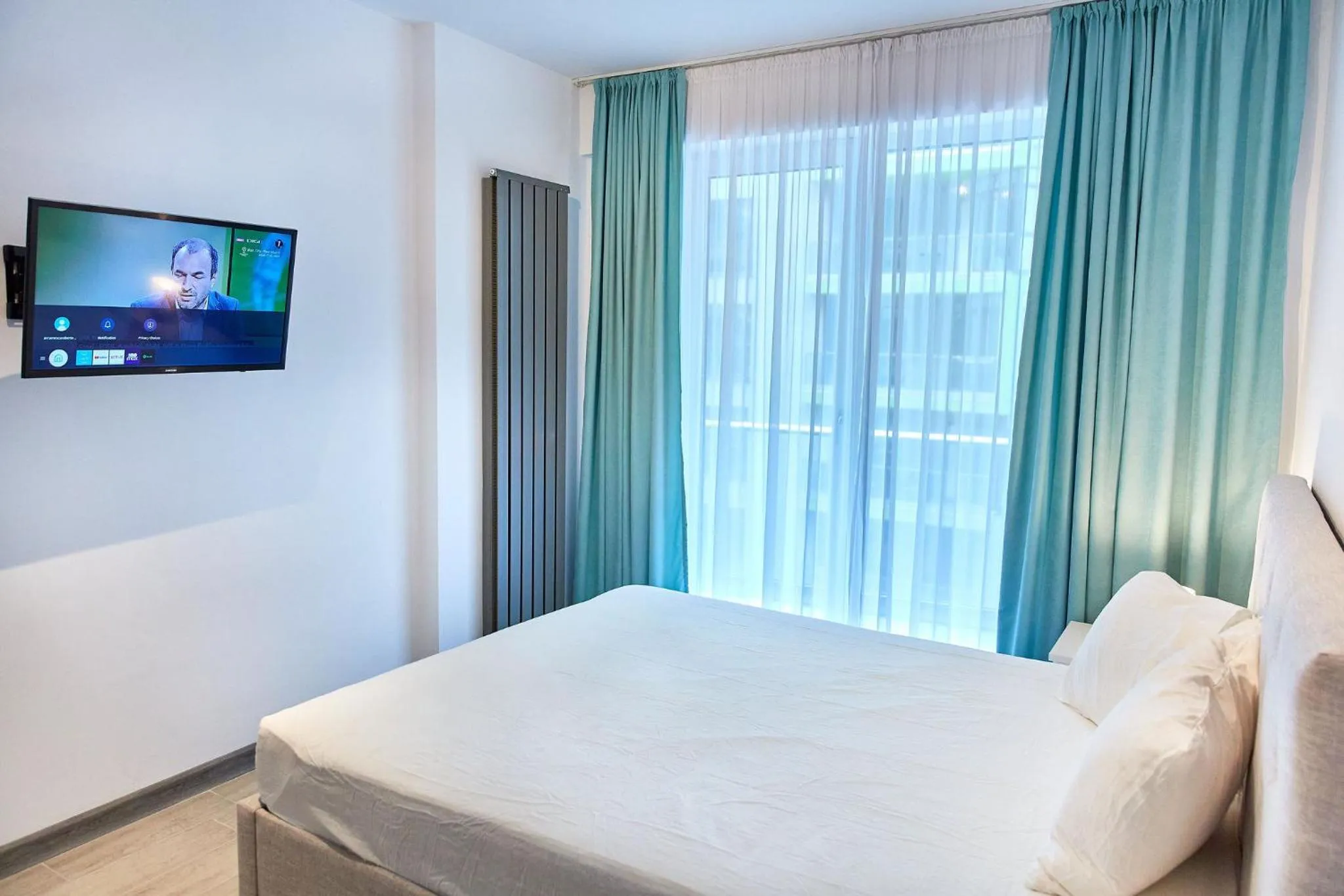 Communal lounge/ TV room, Bed in Luxuri by Alz