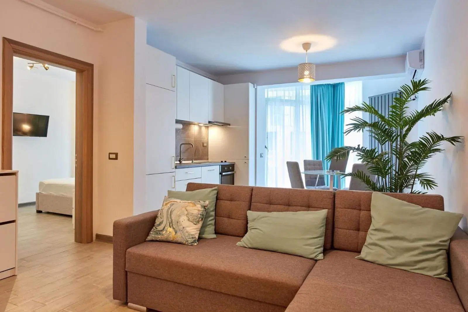 Luxuri by Alz Luxuri by Alz