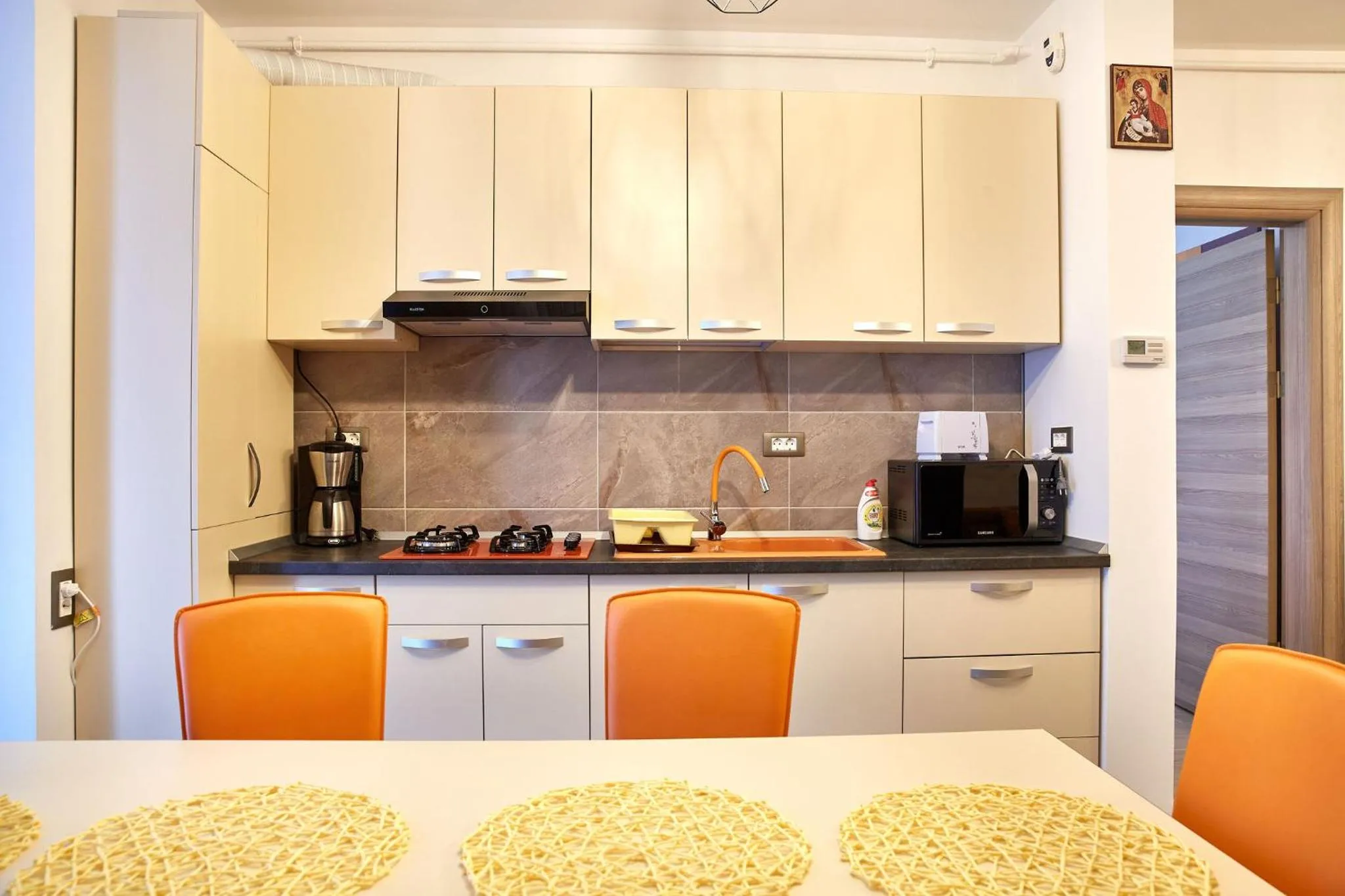 Coffee/tea facilities in Luxuri by Alz