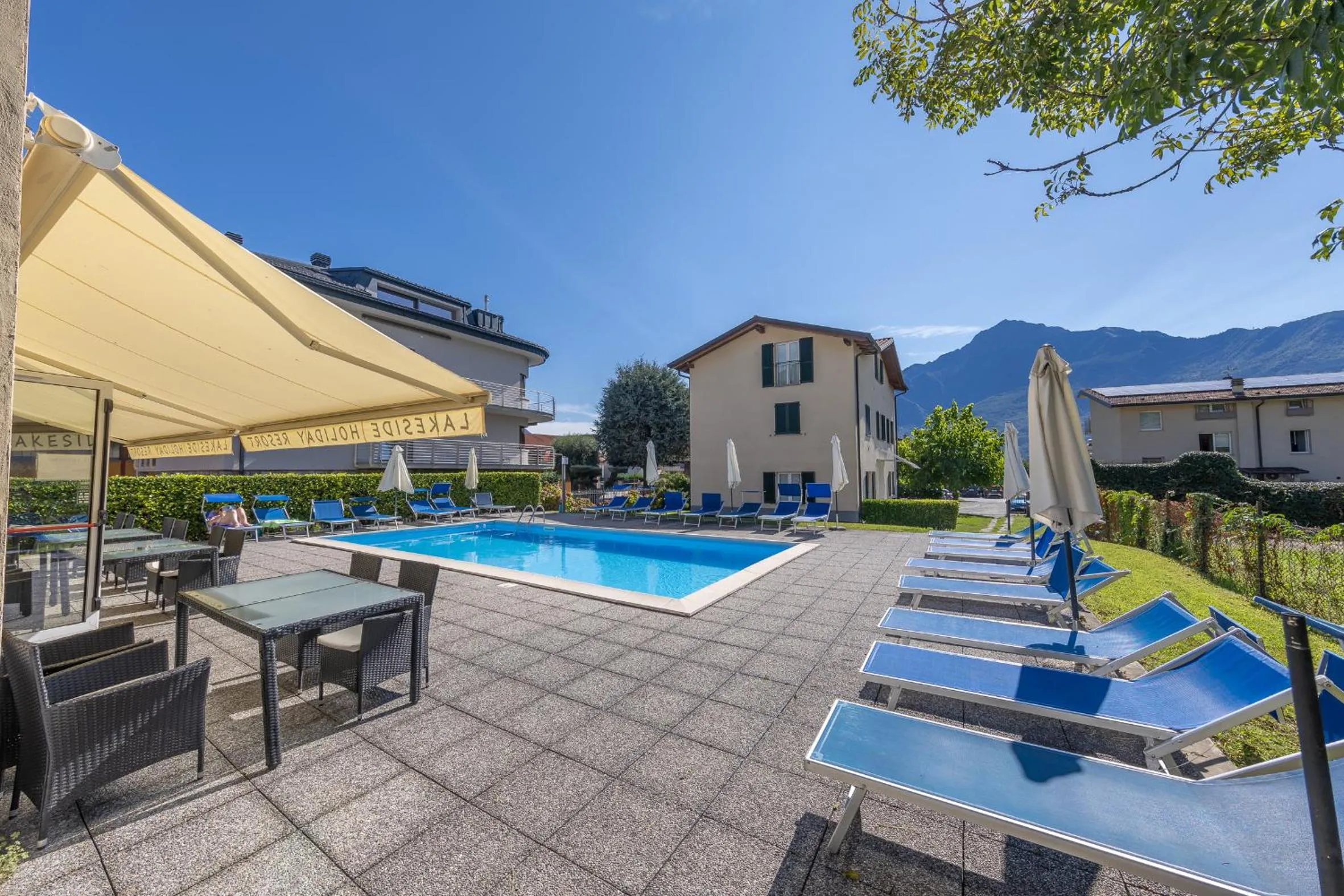 Swimming pool in Lakeside Holiday Resort