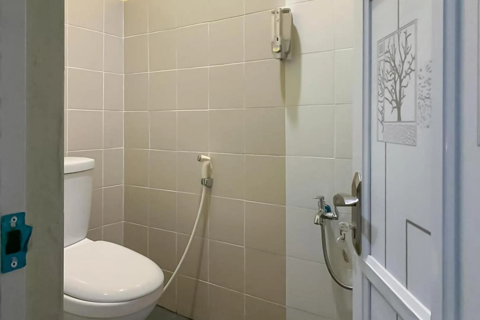 Bathroom in RedDoorz Syariah @ Jl D I Panjaitan Batu 7 Tanjung Pinang