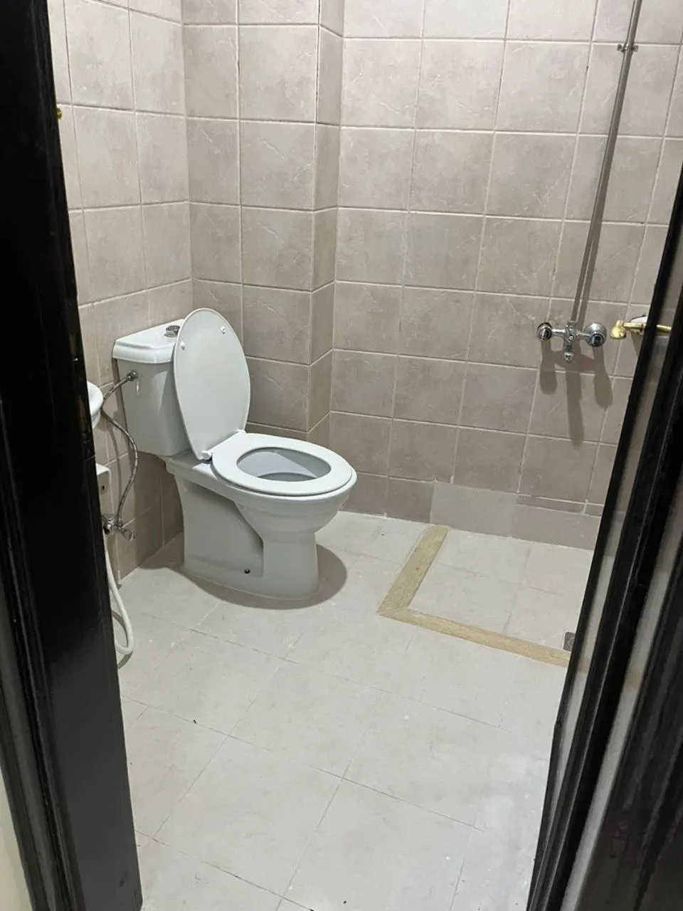 Shower in Hotel Burj Al Diyafa Mubarak