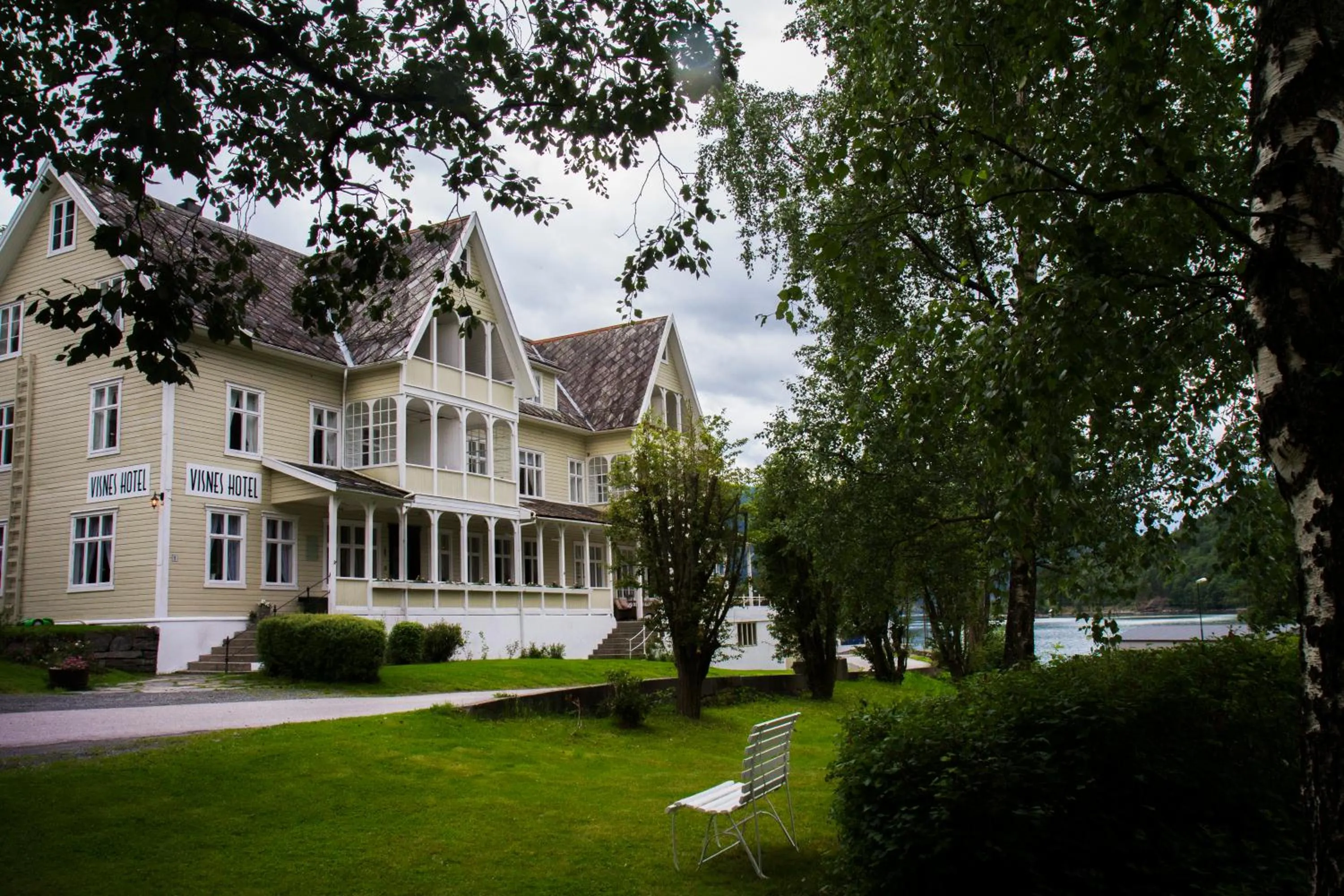 Facade/entrance in Visnes Hotel Stryn