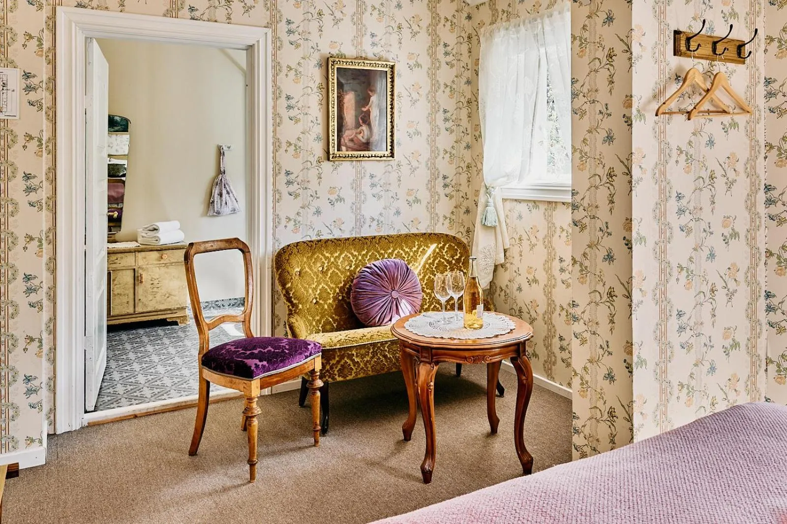 Seating area, Bed in Visnes Hotel Stryn