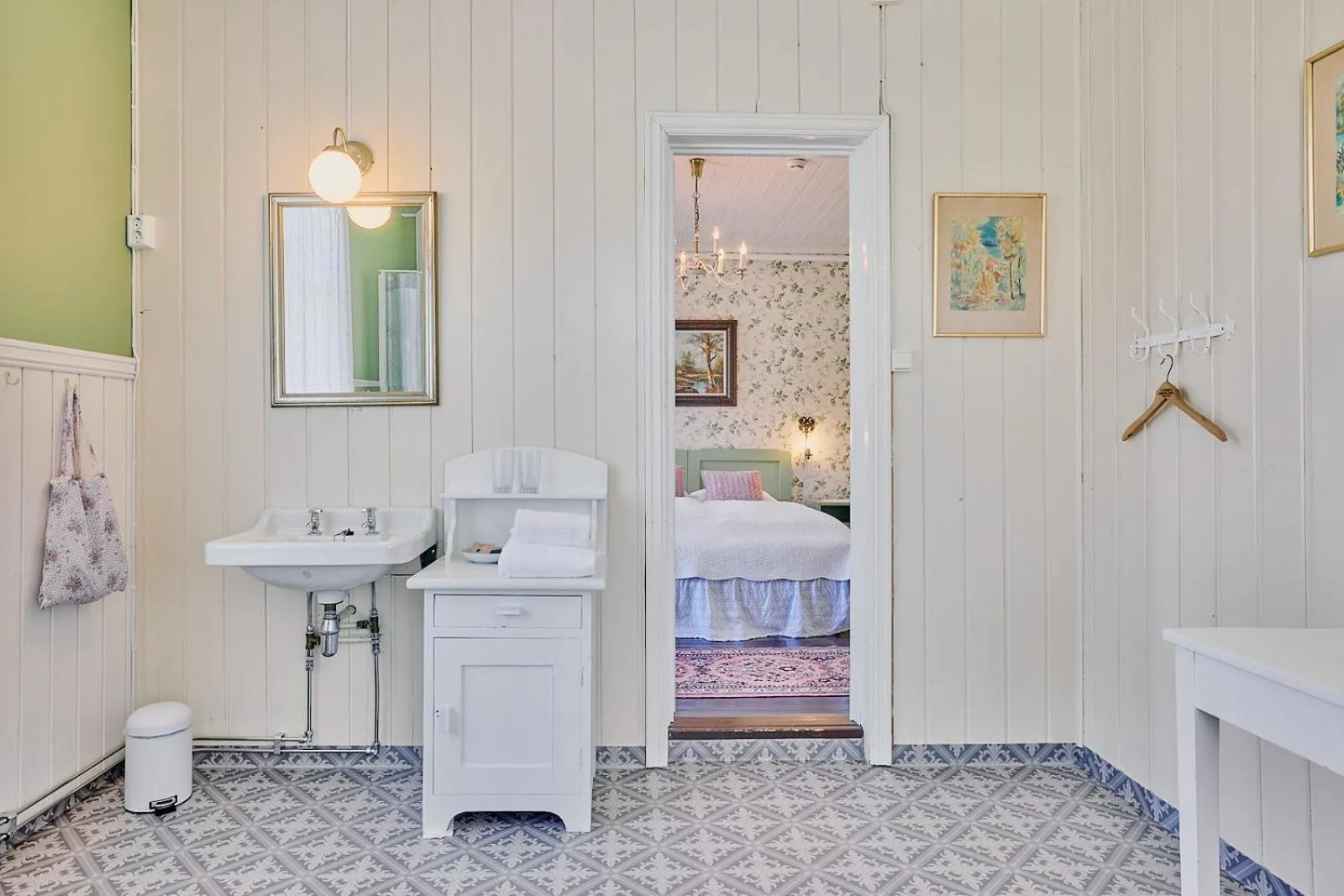 Bathroom, Bed in Visnes Hotel Stryn