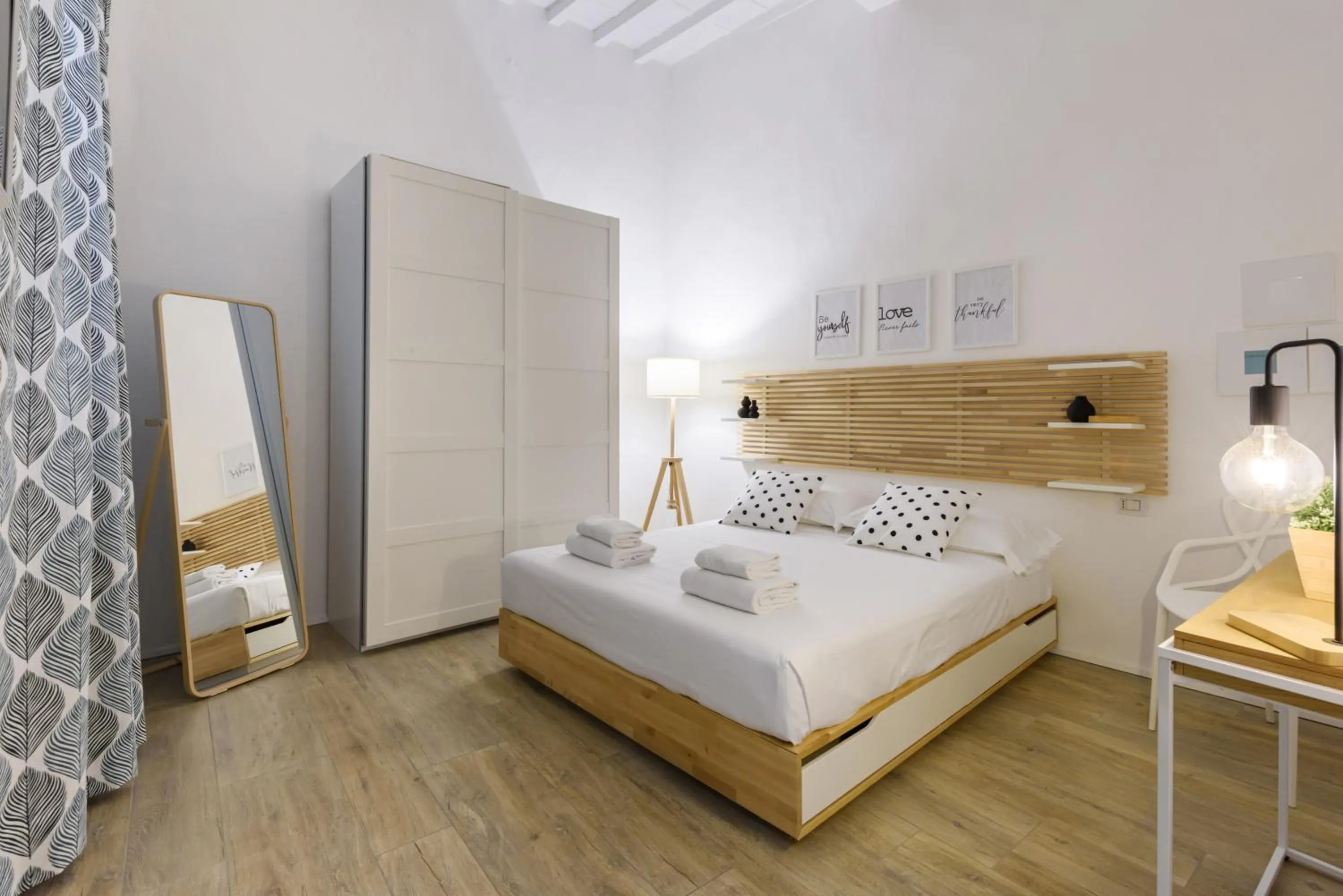 Bed in Madame Betta by Mmega