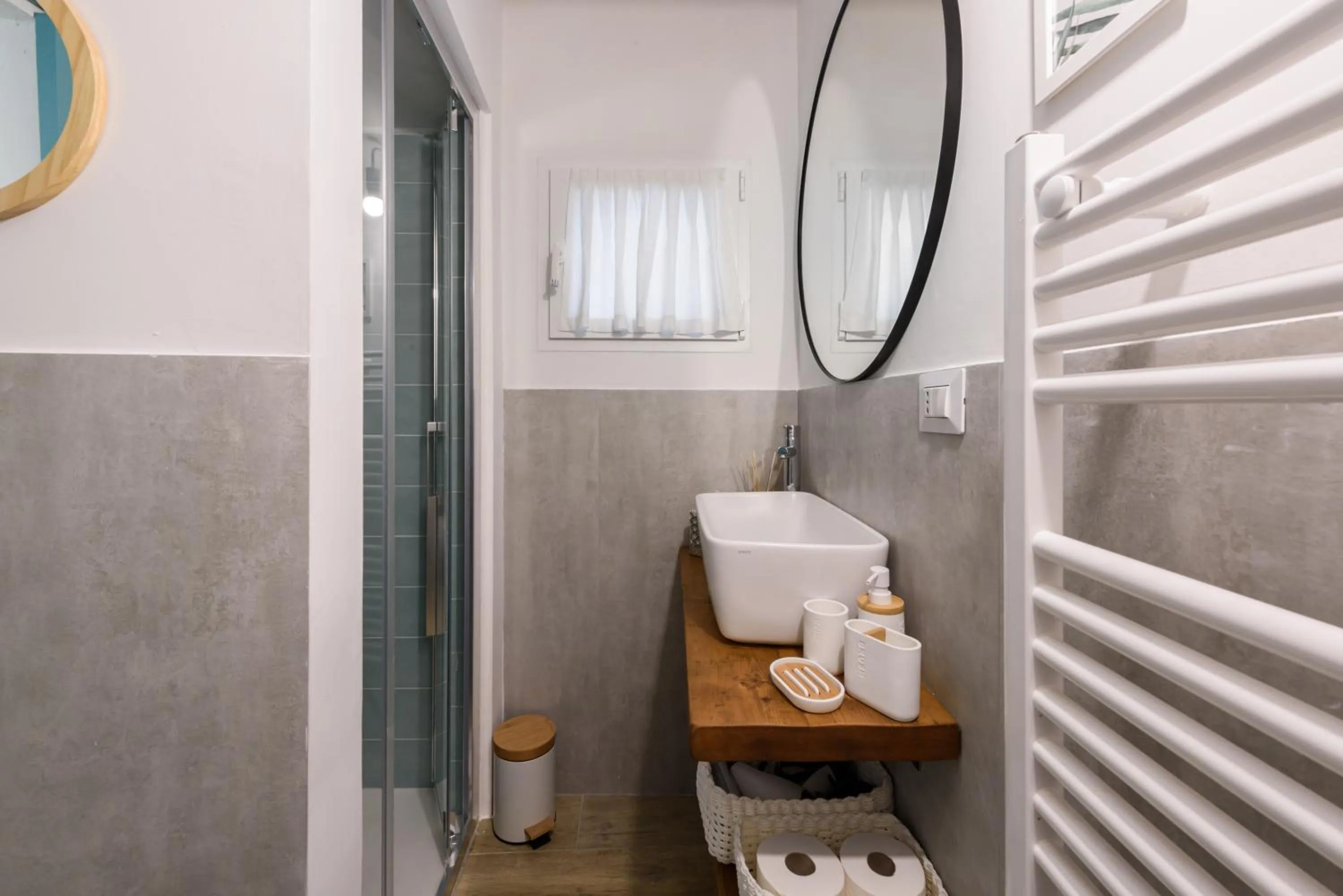 Shower in Madame Betta by Mmega