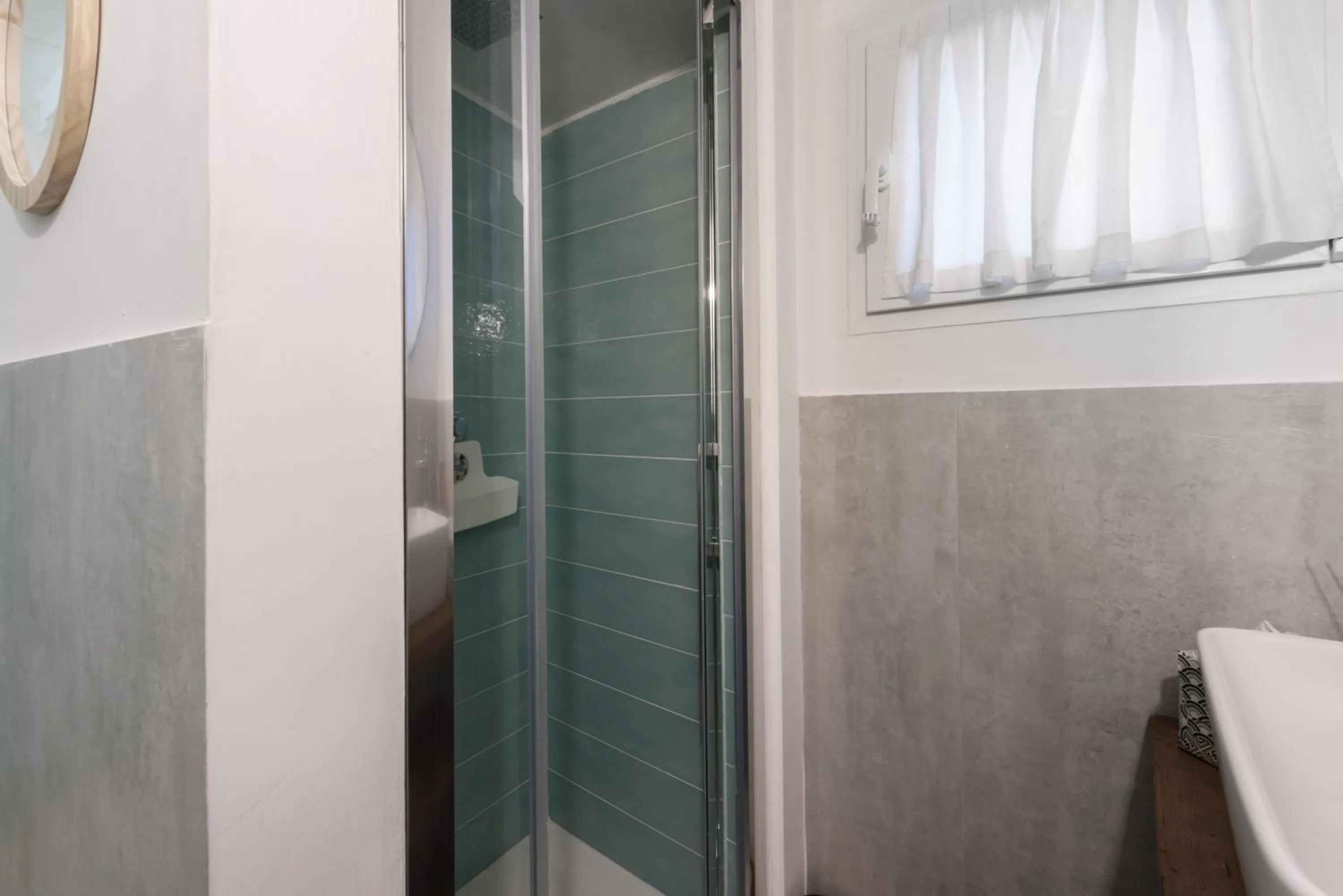 Shower in Madame Betta by Mmega