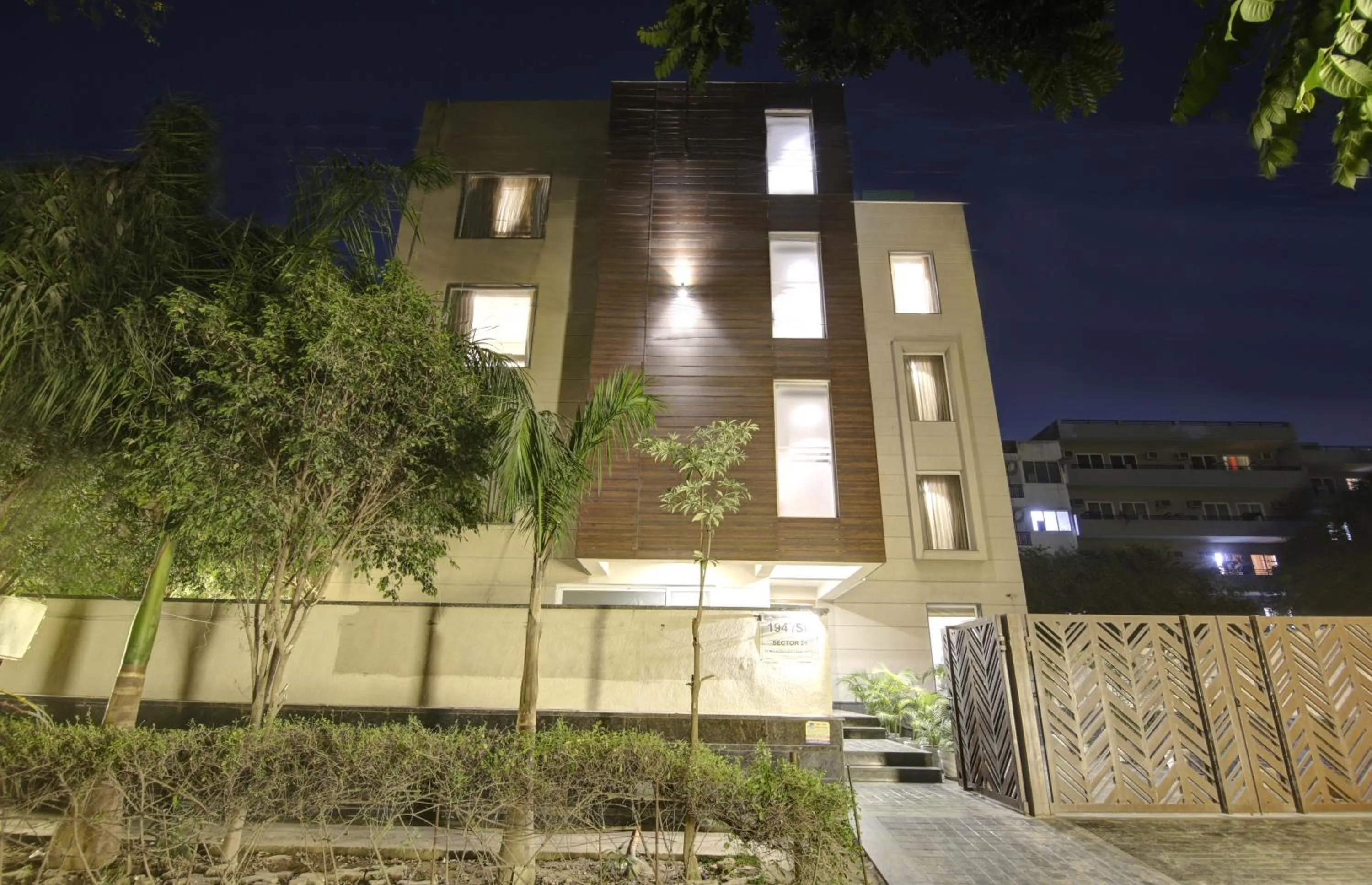 Property building in Saltstayz Select - Galleria Market & Golf Course Road