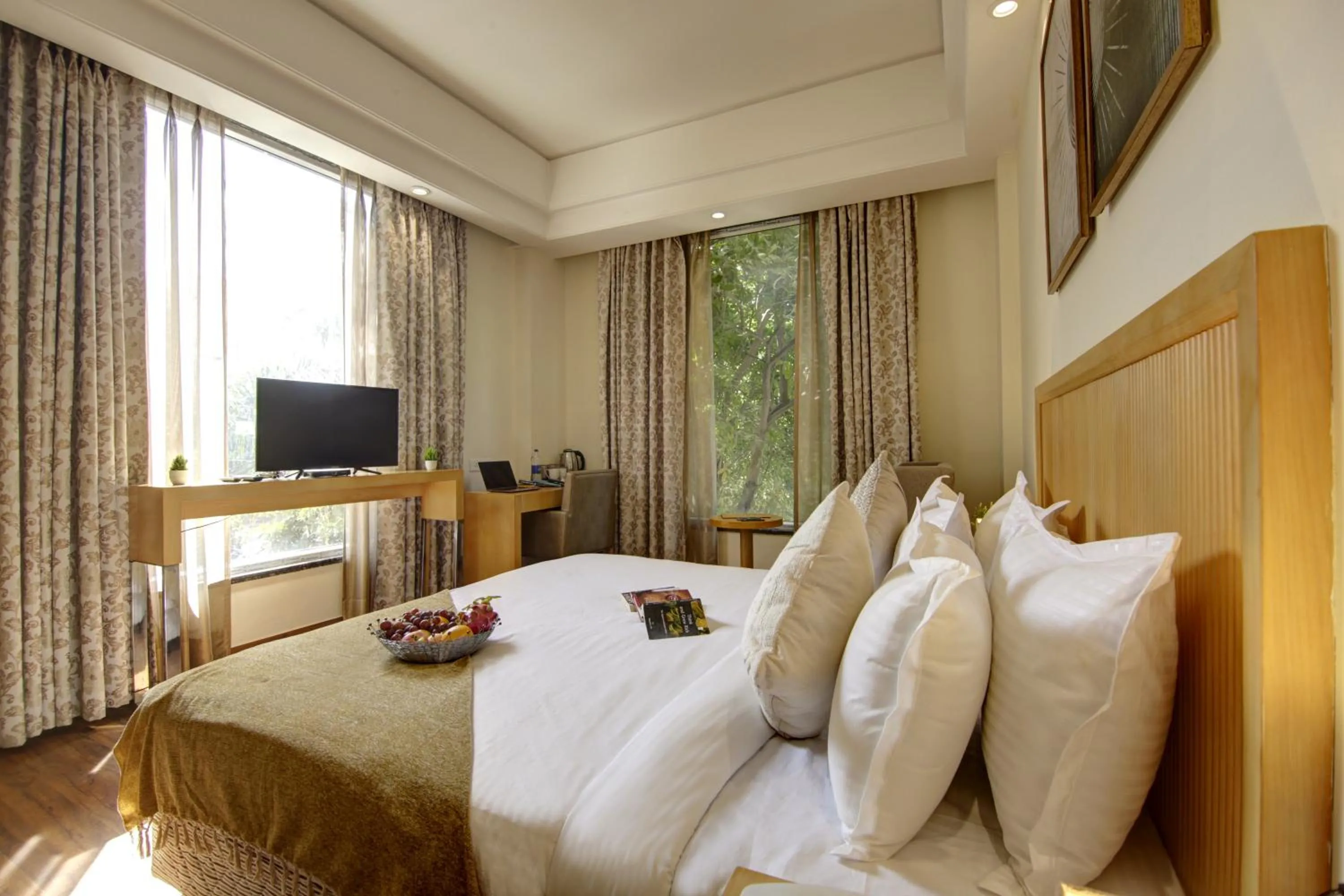 Saltstayz Select - Galleria Market & Golf Course Road