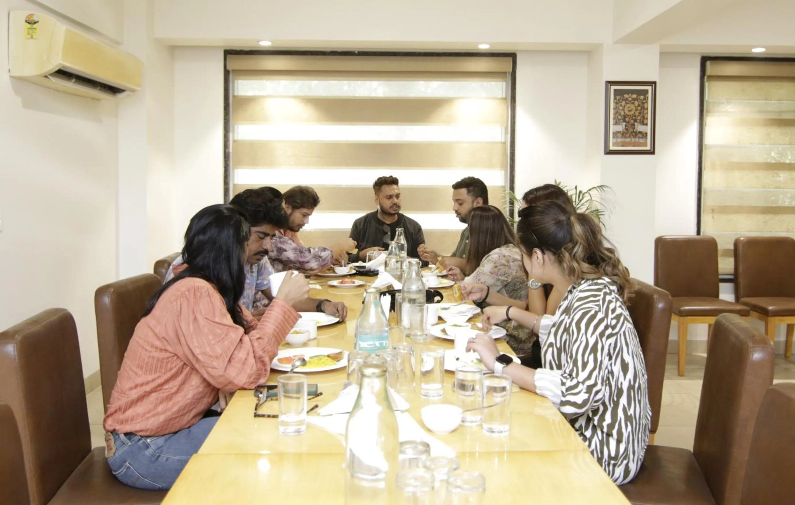 Restaurant/places to eat in Saltstayz Select - Galleria Market & Golf Course Road