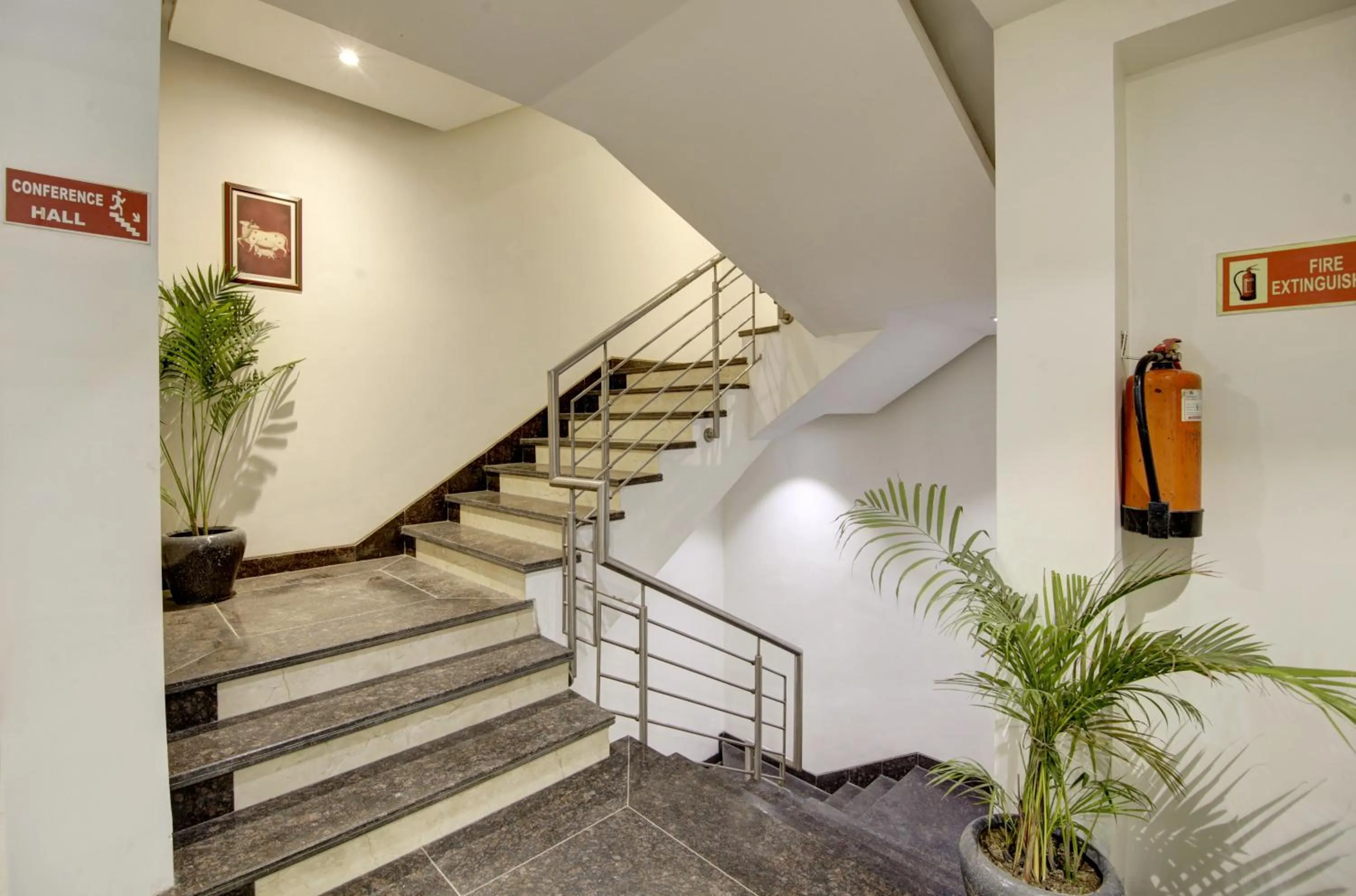 elevator in Saltstayz Select - Galleria Market & Golf Course Road