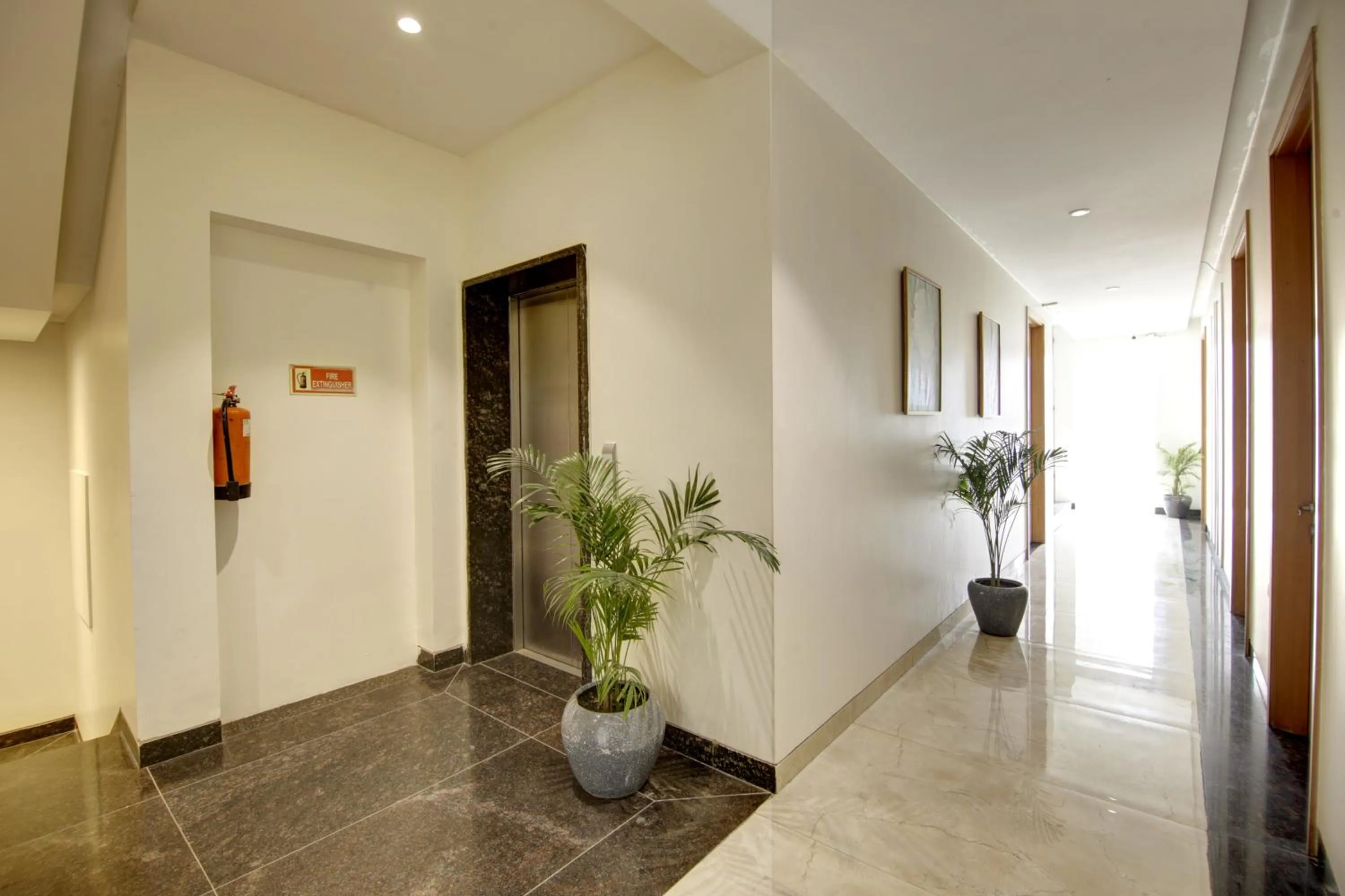elevator in Saltstayz Select - Galleria Market & Golf Course Road
