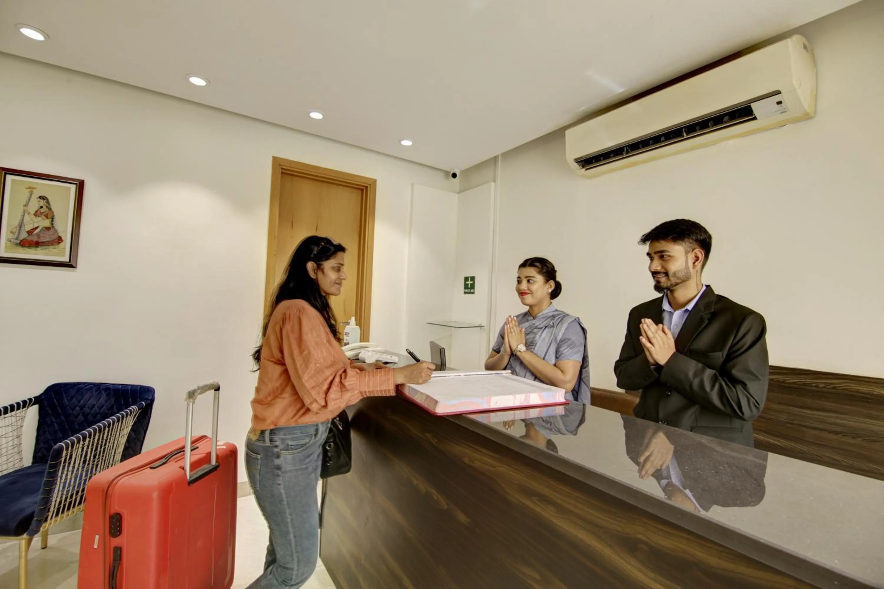 Staff in Saltstayz Select - Galleria Market & Golf Course Road