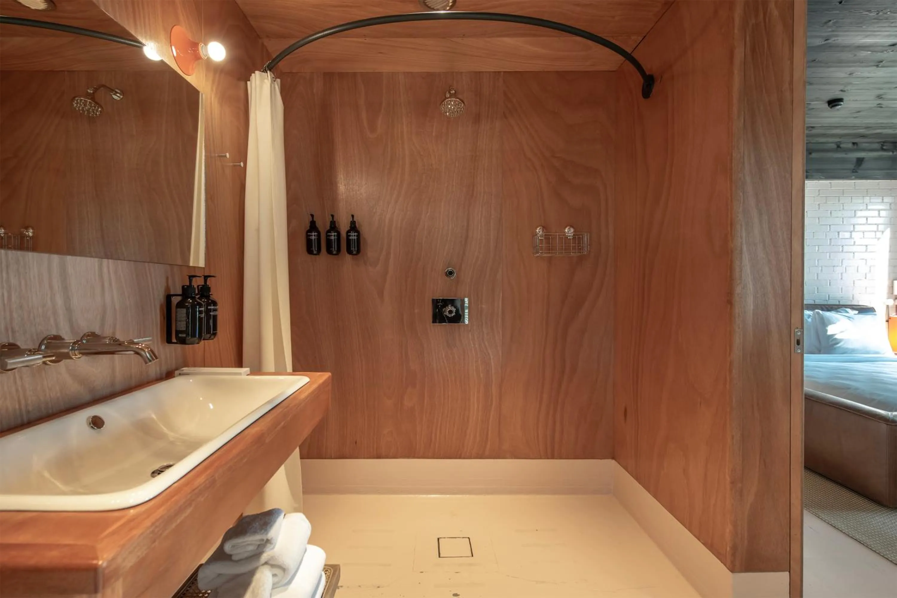 Shower, Bed in Rooms Hotel Batumi